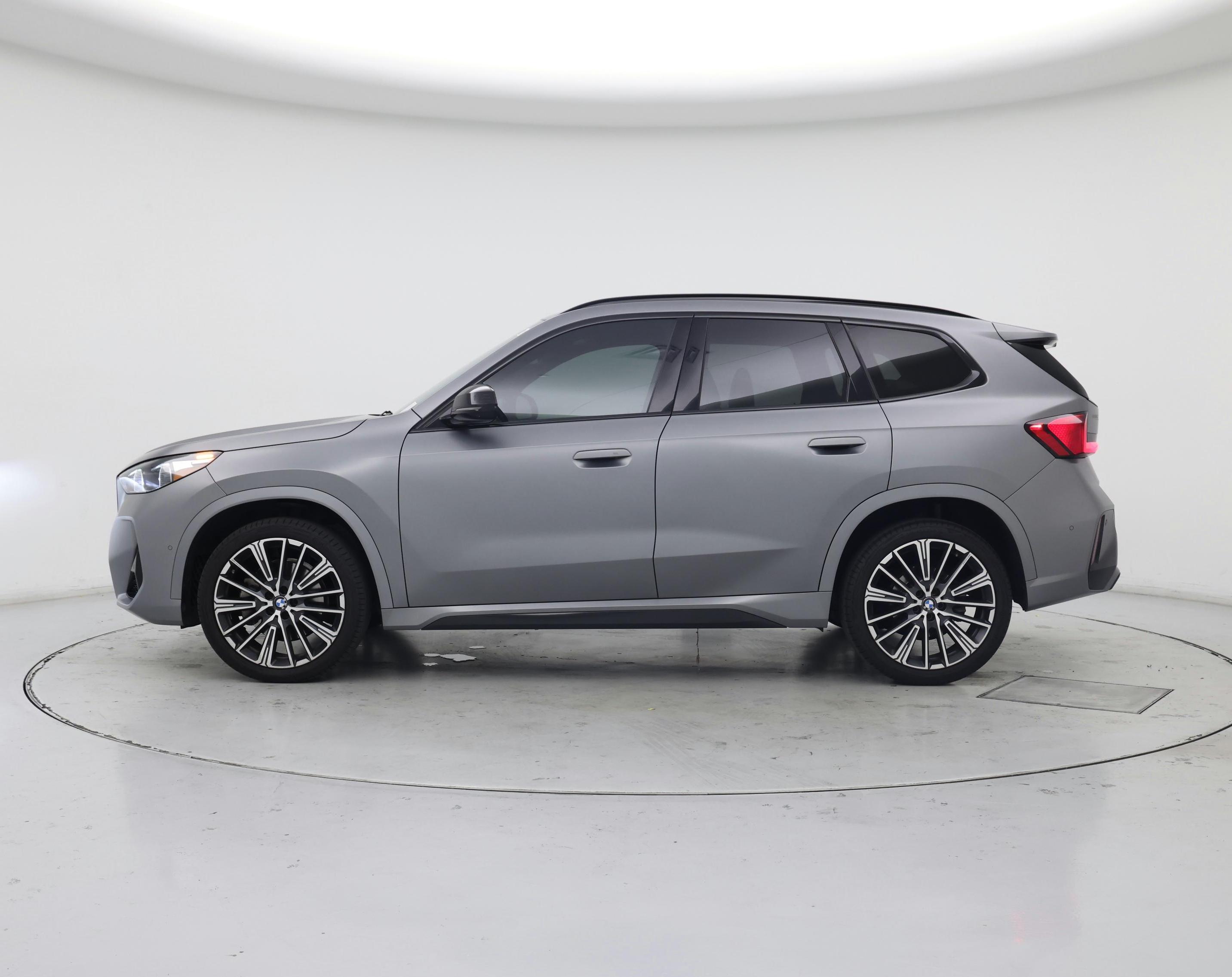 Thumbnail: 2023 BMW X1 - 3