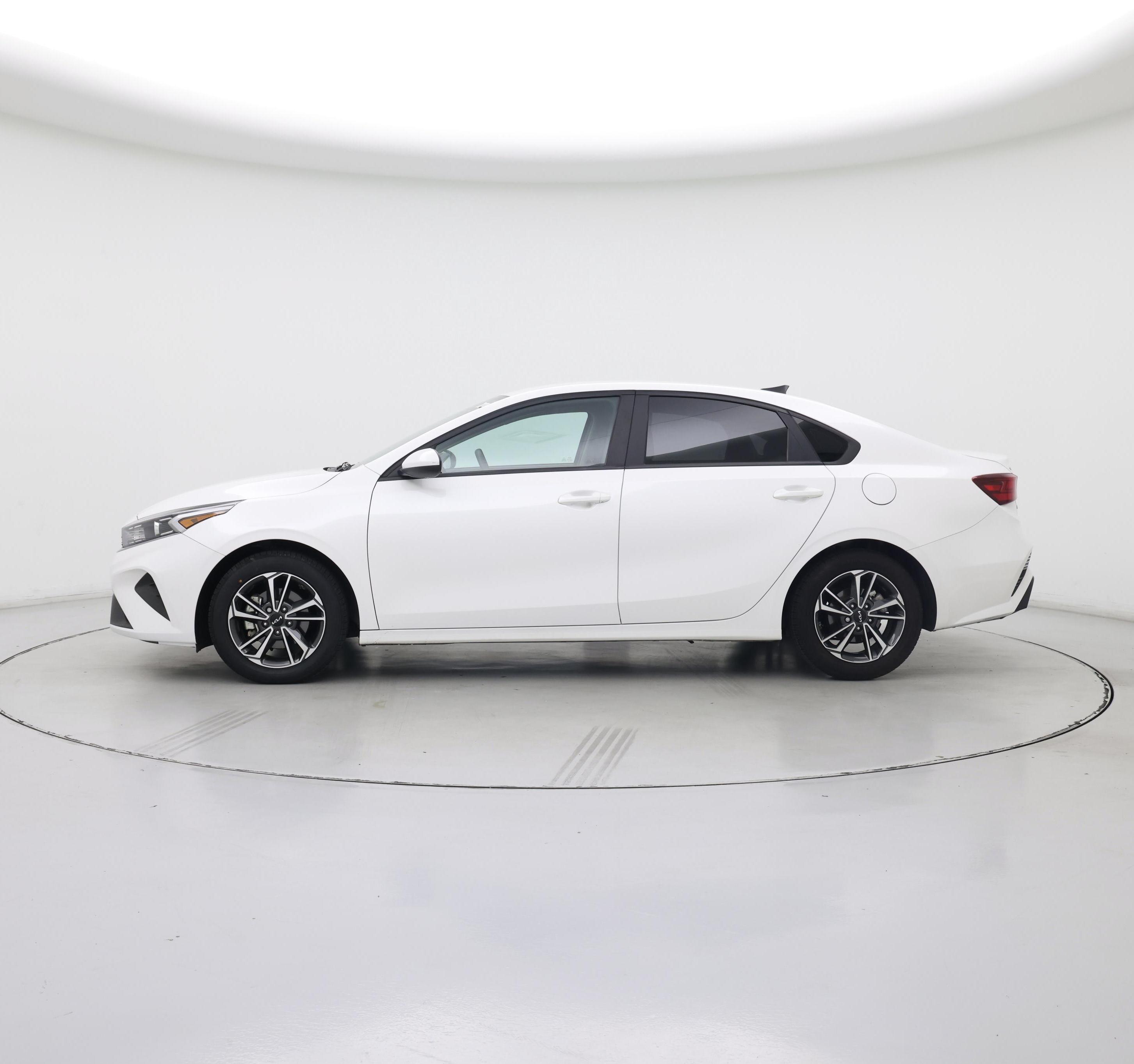 Thumbnail: 2023 Kia Forte - 3