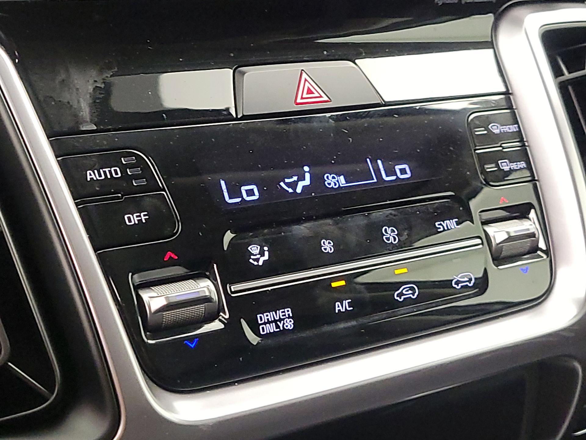 Thumbnail: 2023 Kia Sorento - 16