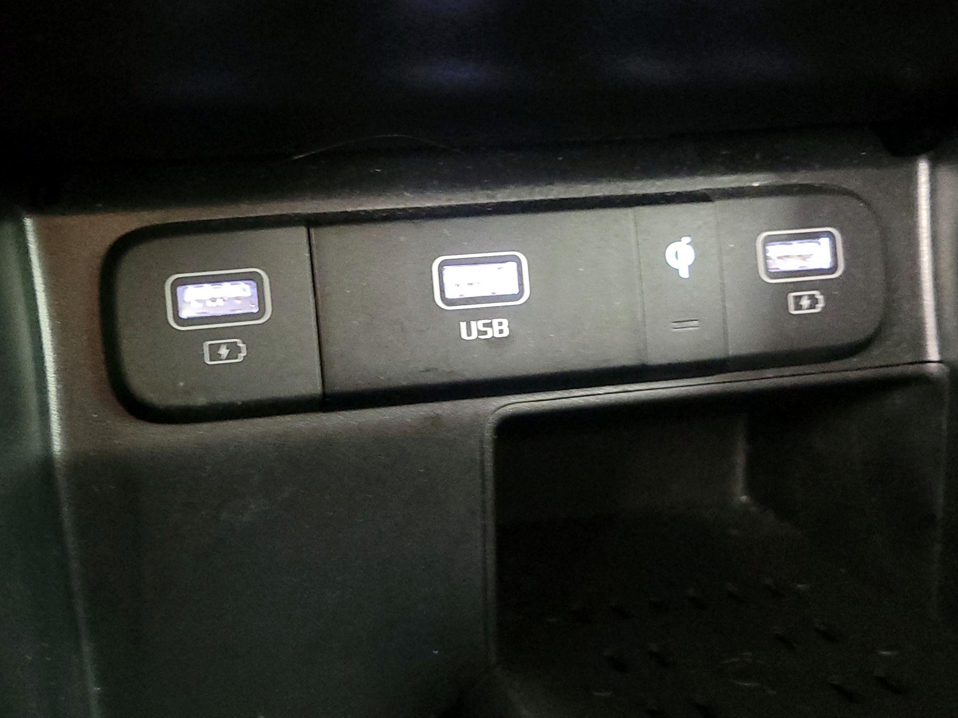 Thumbnail: 2023 Kia Sorento - 18