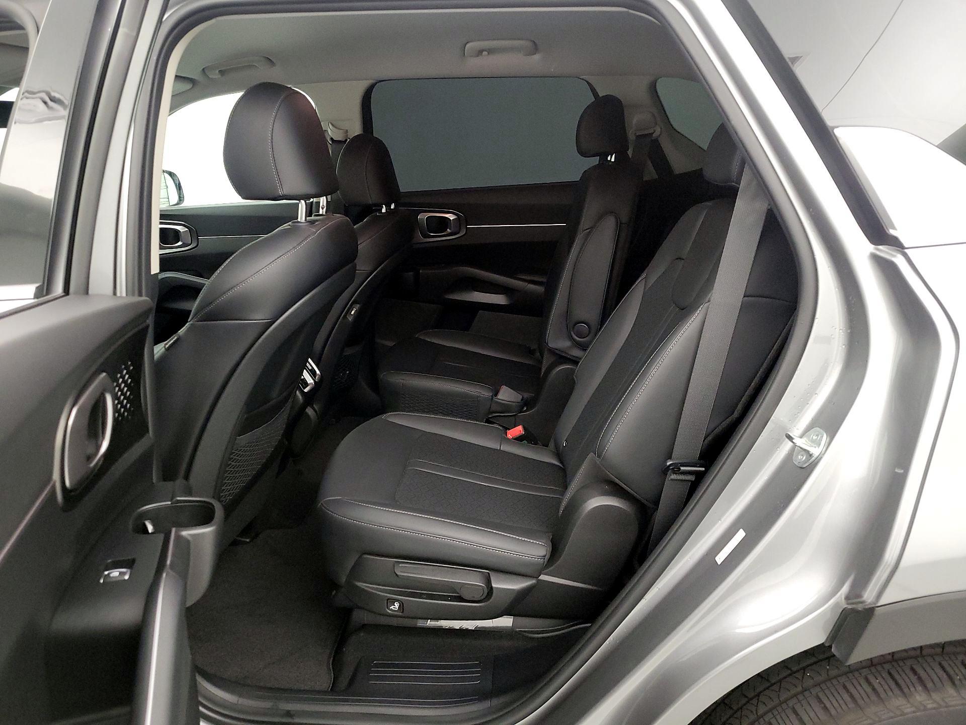 Thumbnail: 2023 Kia Sorento - 19