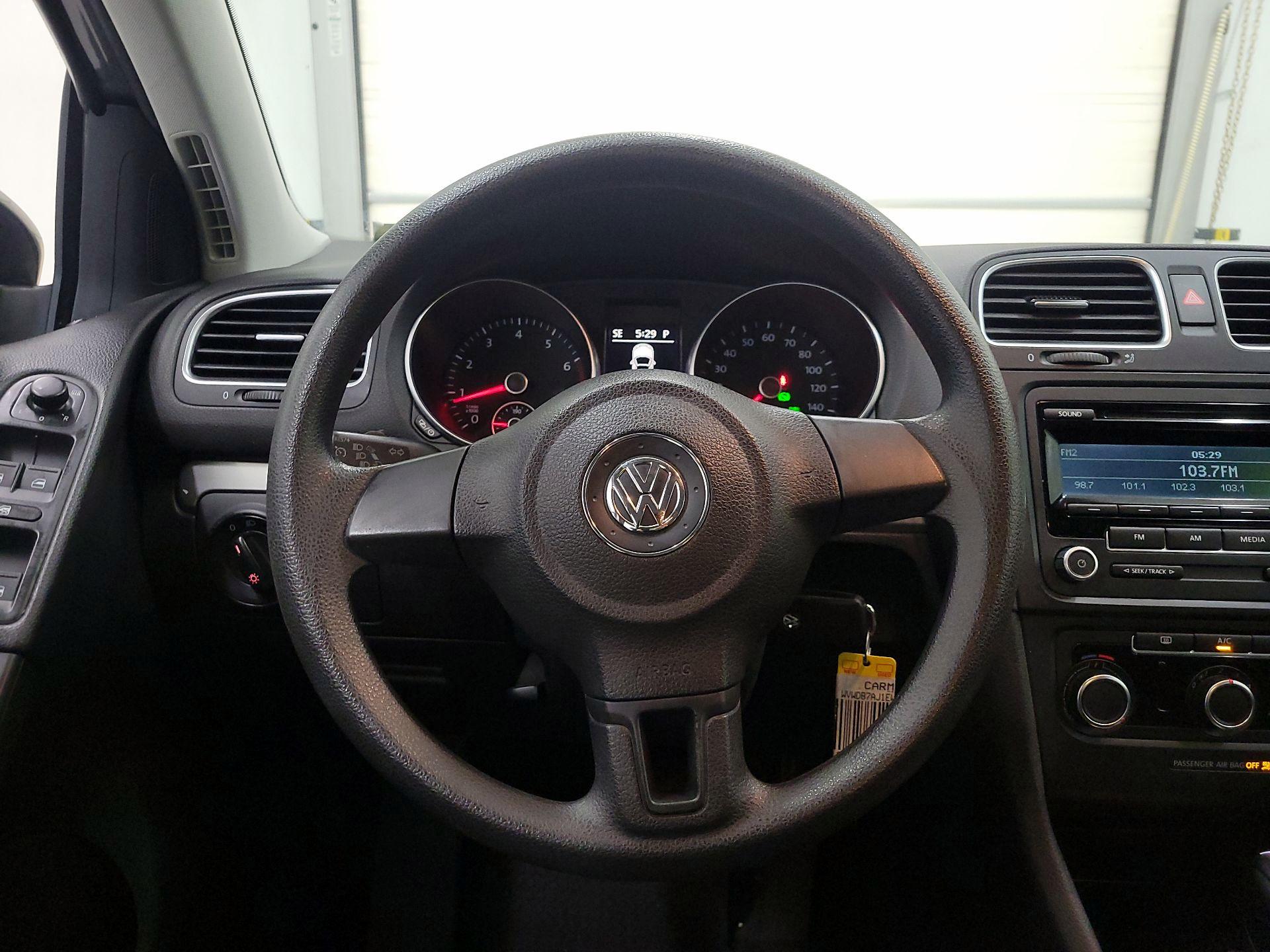 Thumbnail: 2014 Volkswagen Golf - 10