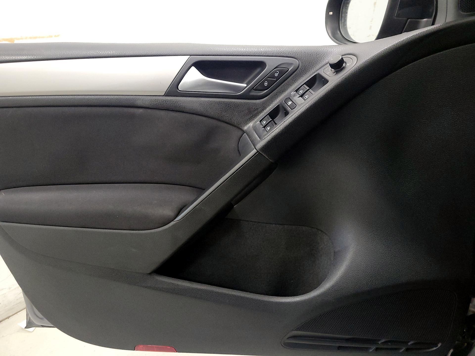 Thumbnail: 2014 Volkswagen Golf - 12