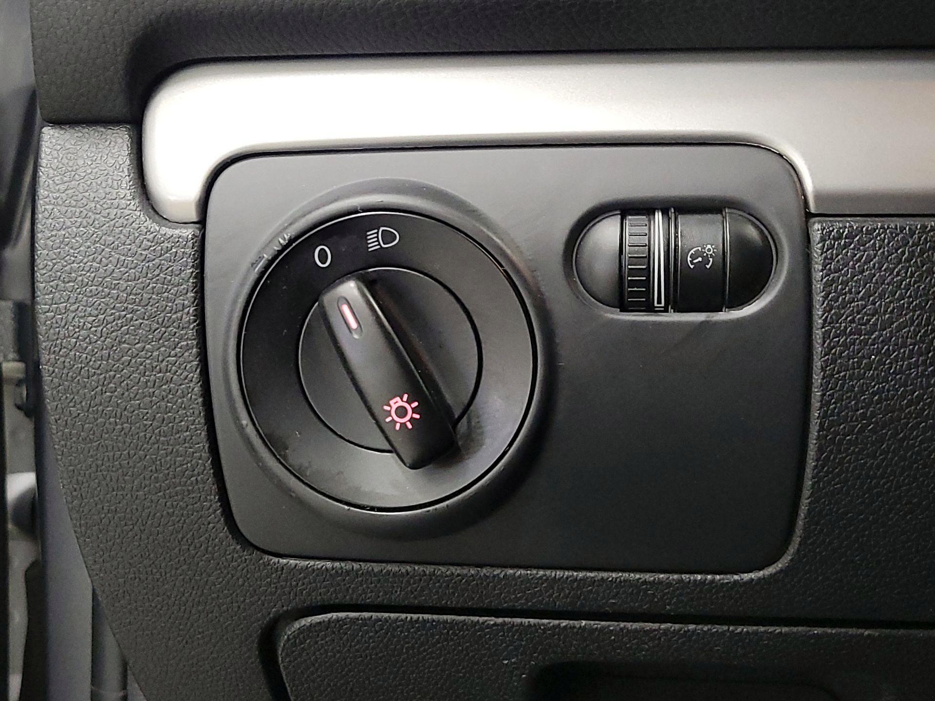 Thumbnail: 2014 Volkswagen Golf - 13