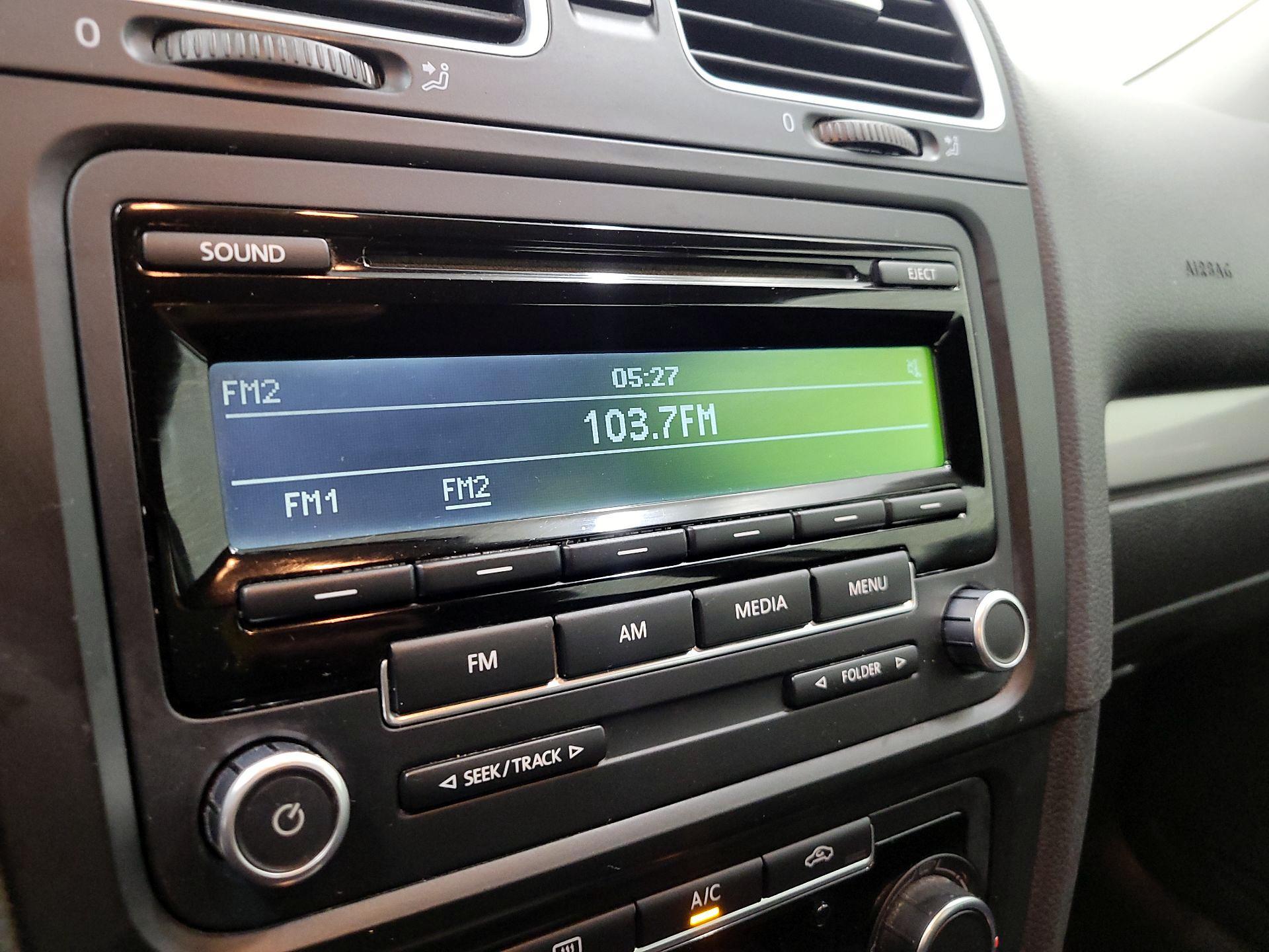 Thumbnail: 2014 Volkswagen Golf - 14