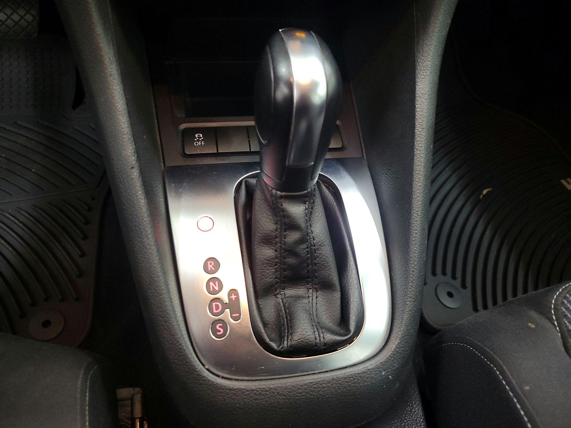 Thumbnail: 2014 Volkswagen Golf - 16