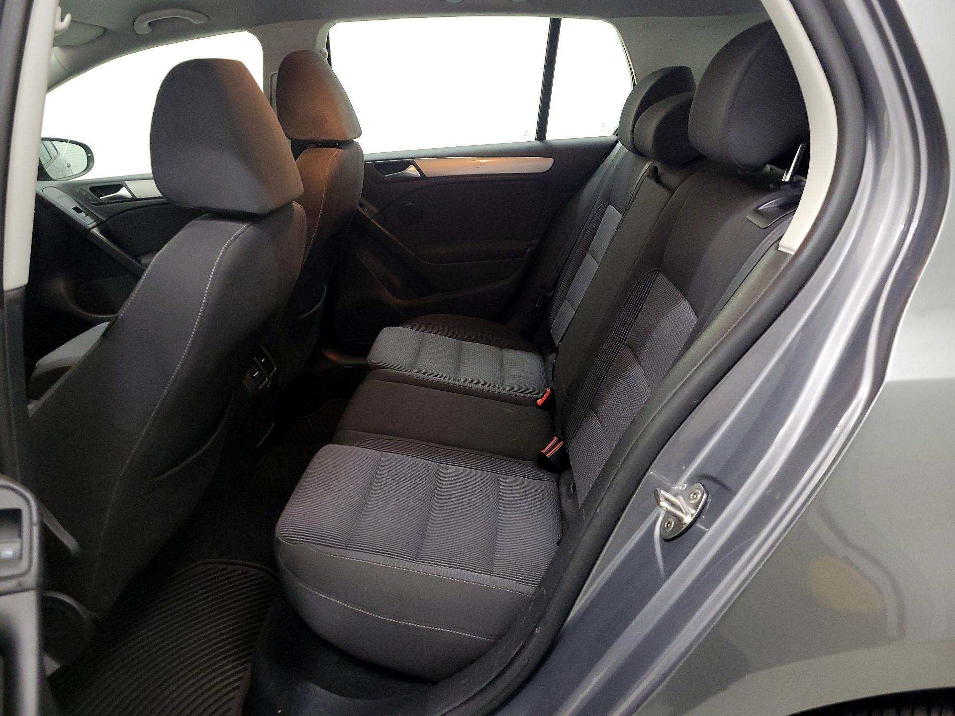 Thumbnail: 2014 Volkswagen Golf - 17