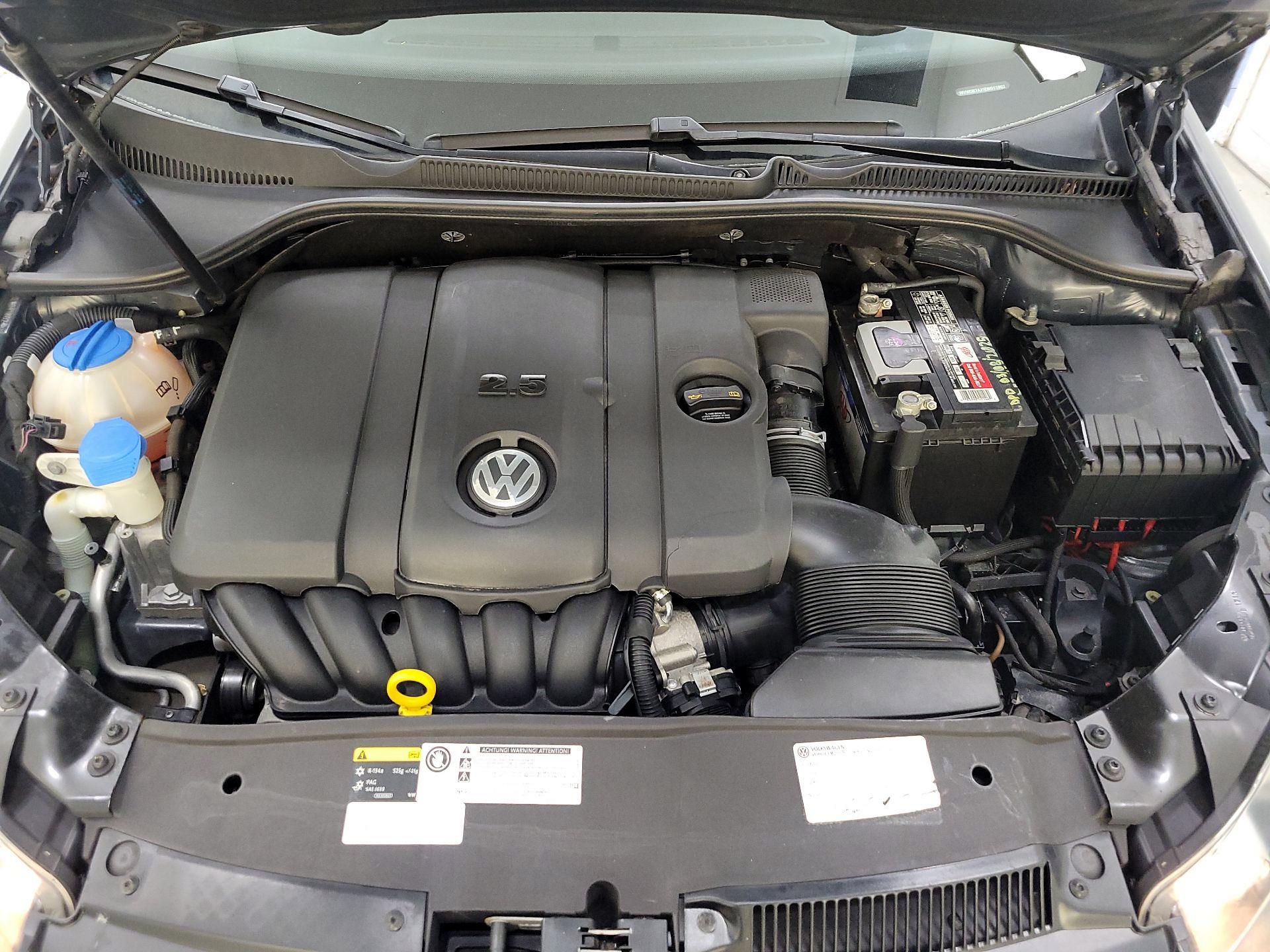 Thumbnail: 2014 Volkswagen Golf - 19