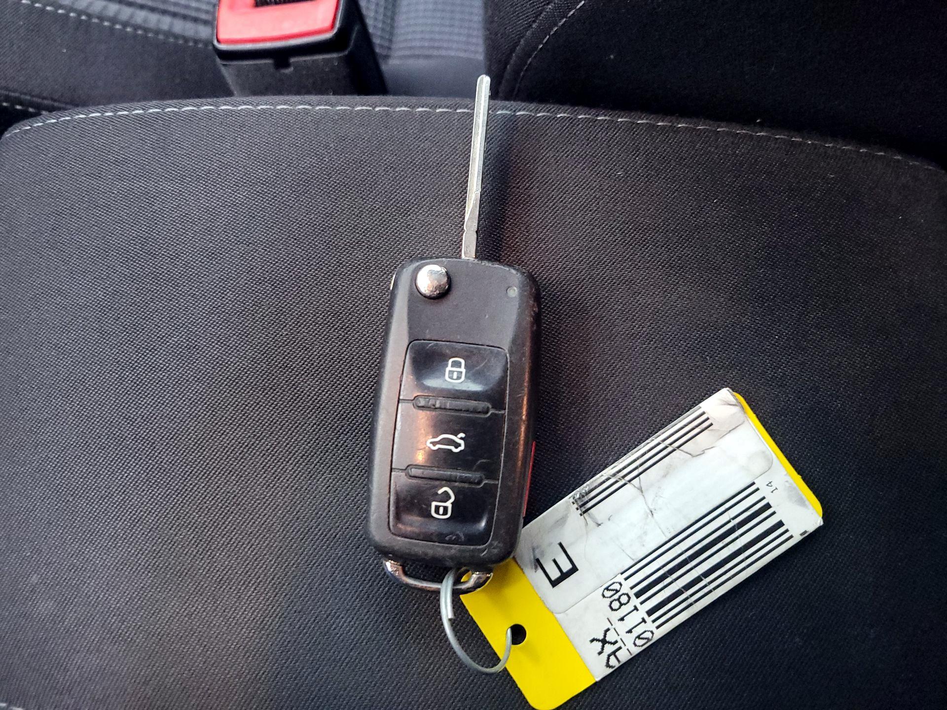 Thumbnail: 2014 Volkswagen Golf - 20