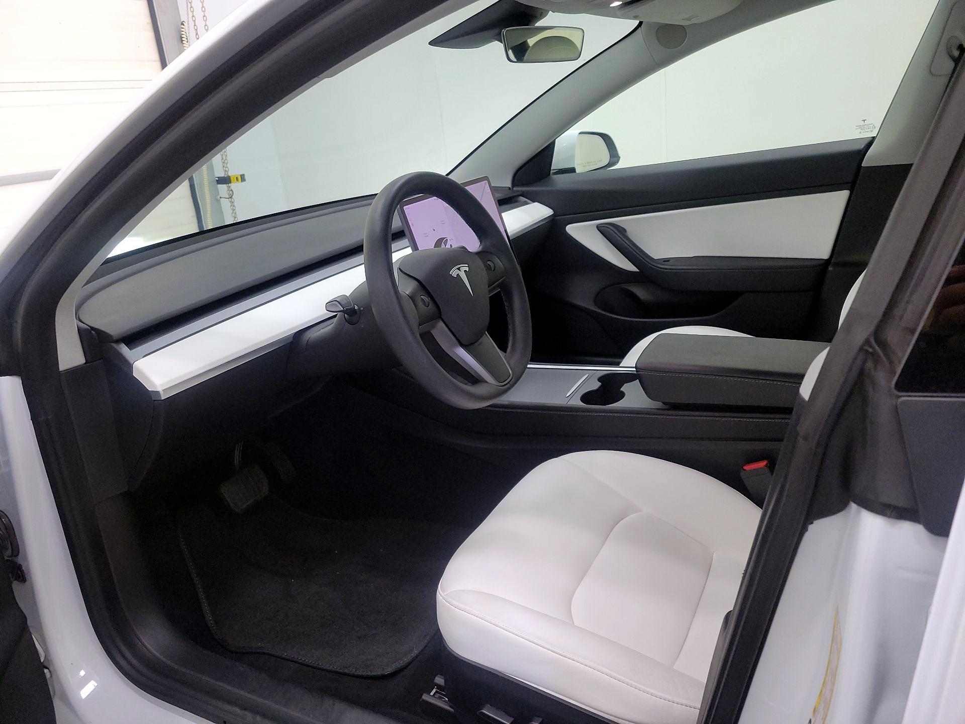 Thumbnail: 2021 Tesla Model 3 - 11
