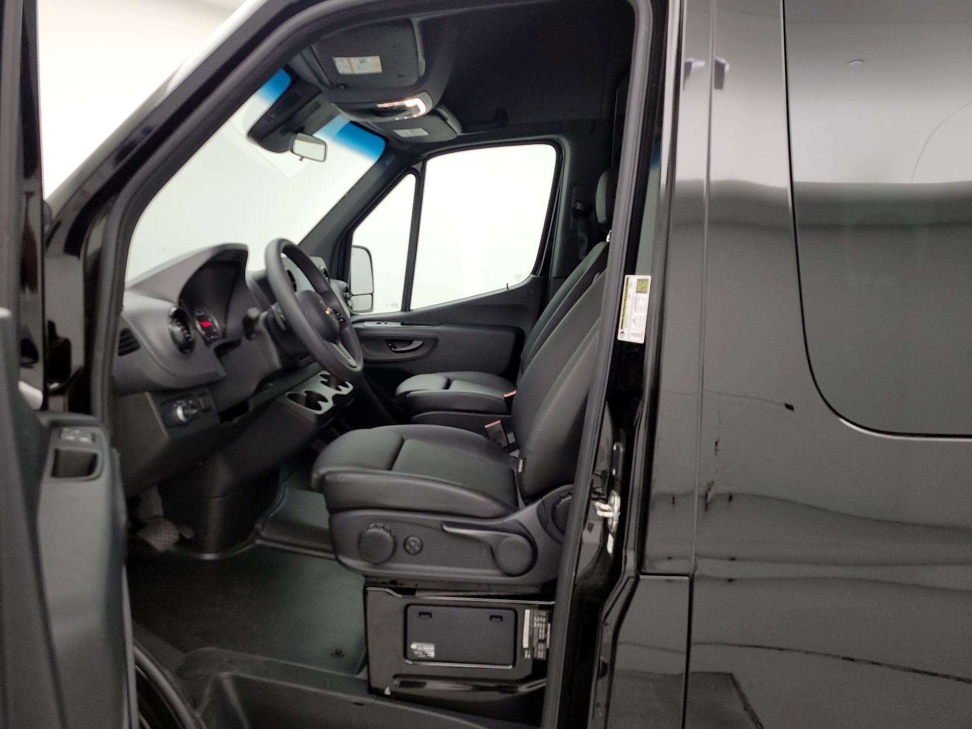 Thumbnail: 2024 Mercedes-Benz Sprinter - 11