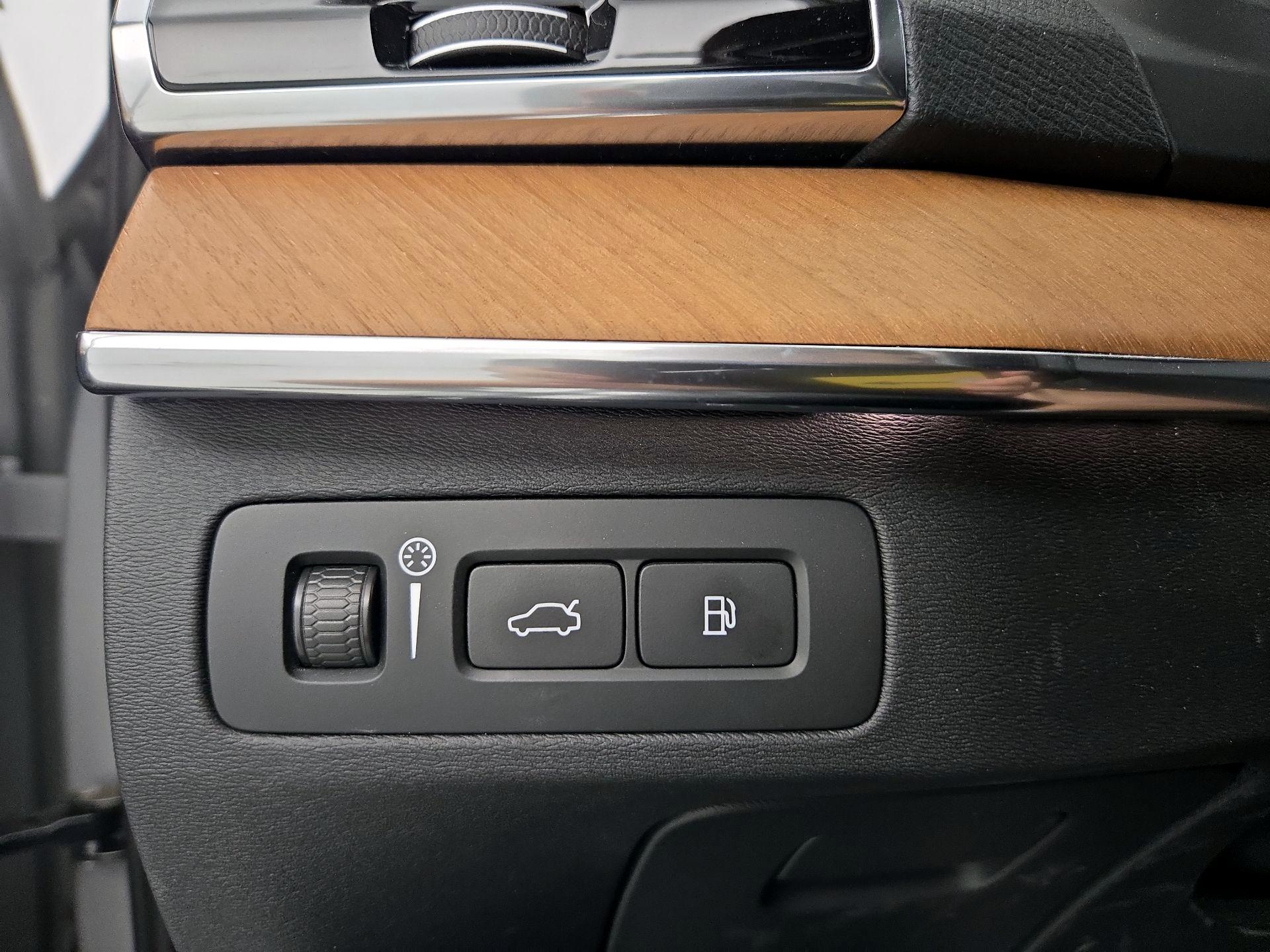 Thumbnail: 2022 Volvo XC90 - 13