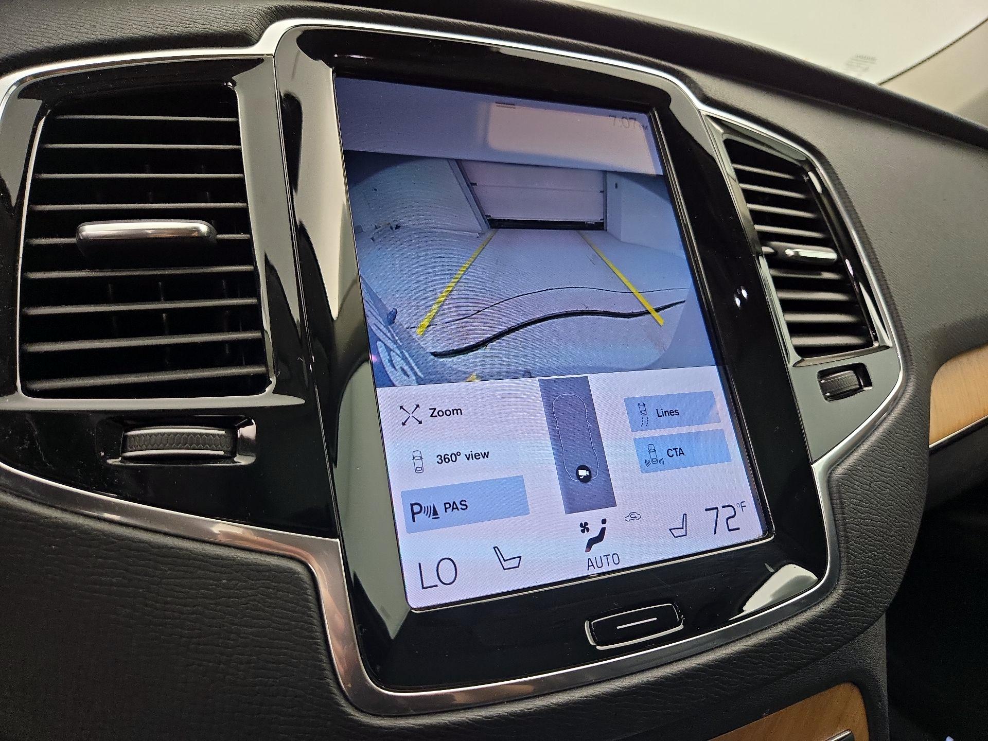 Thumbnail: 2022 Volvo XC90 - 15