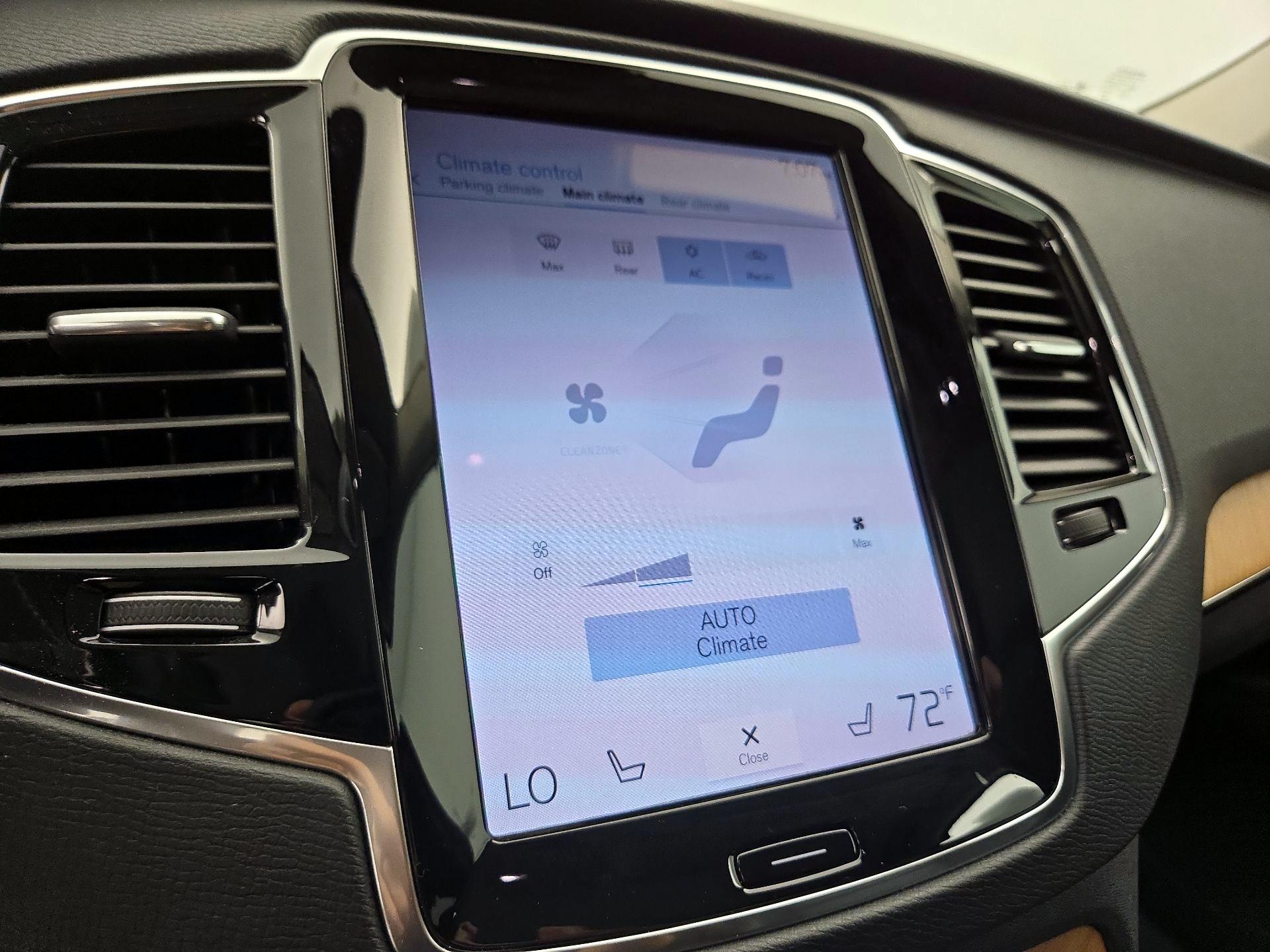 Thumbnail: 2022 Volvo XC90 - 17