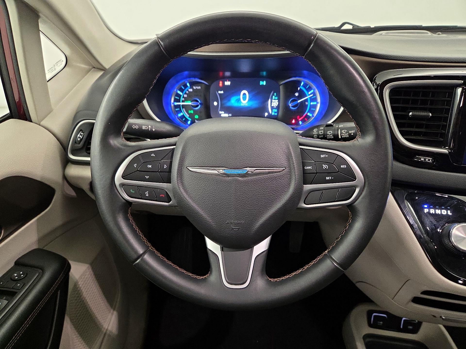 Thumbnail: 2017 Chrysler Pacifica - 10