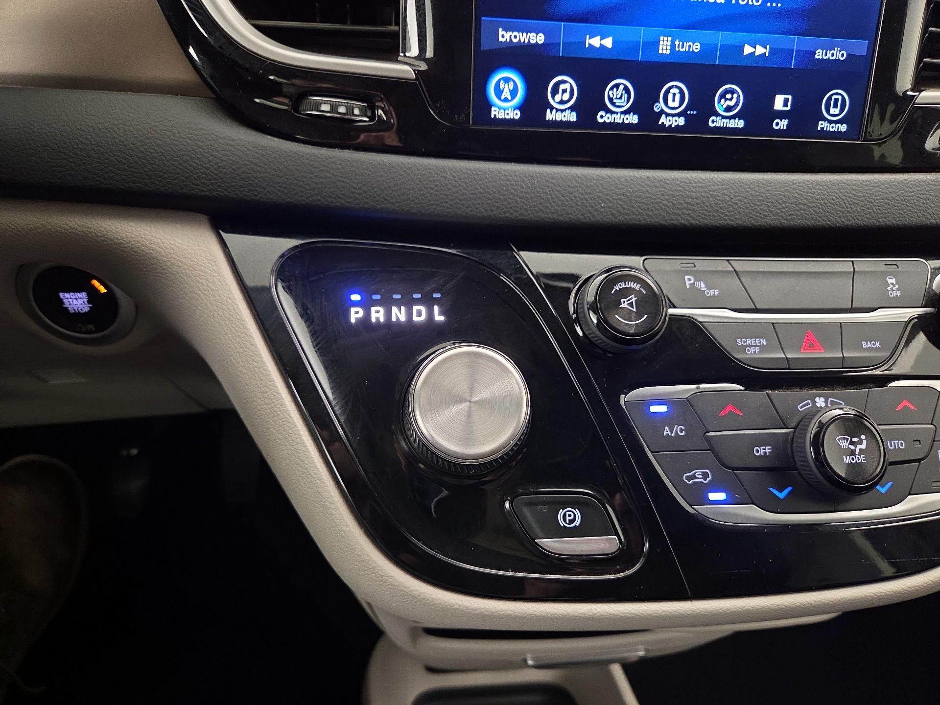 Thumbnail: 2017 Chrysler Pacifica - 17