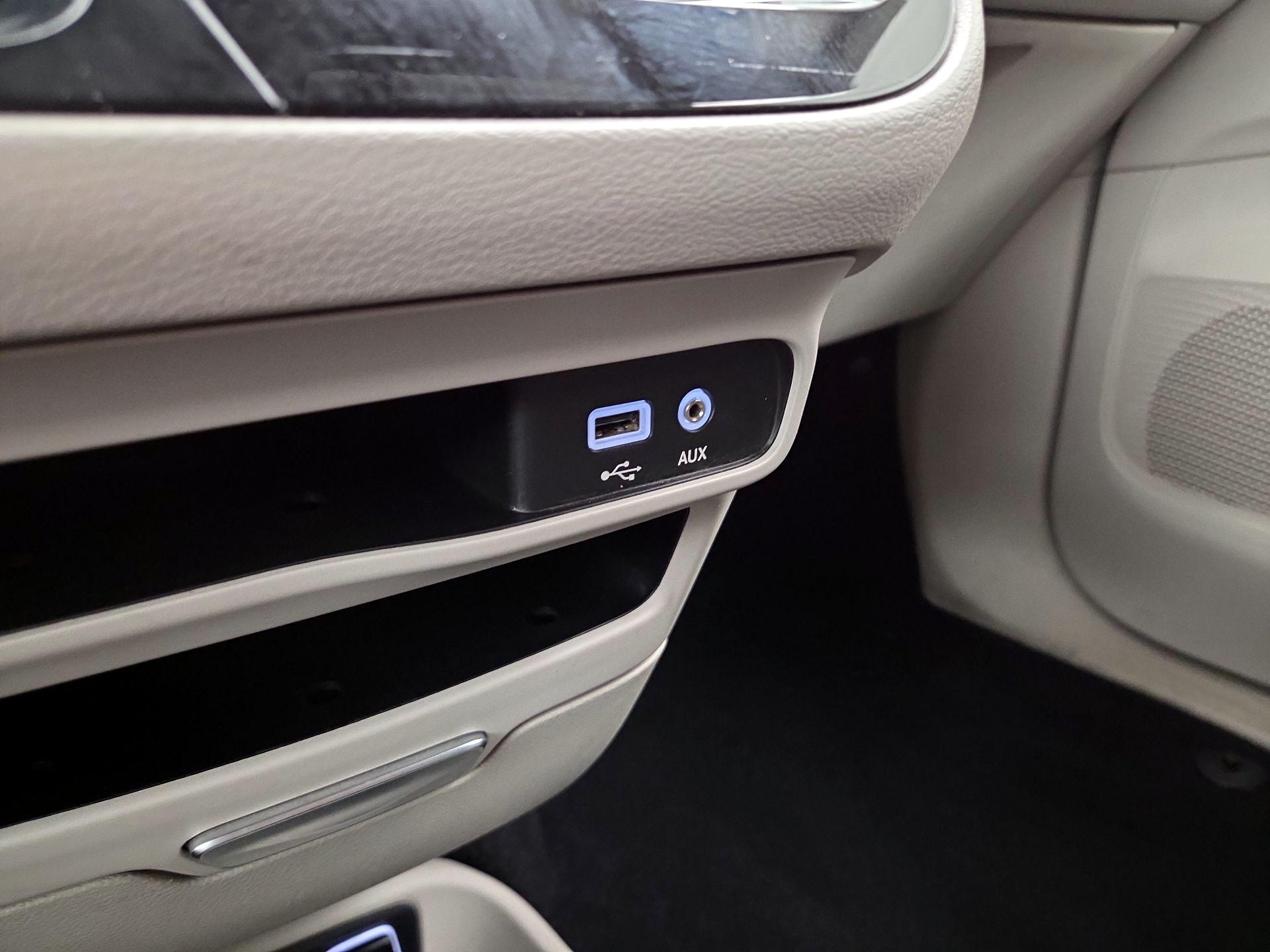 Thumbnail: 2017 Chrysler Pacifica - 18