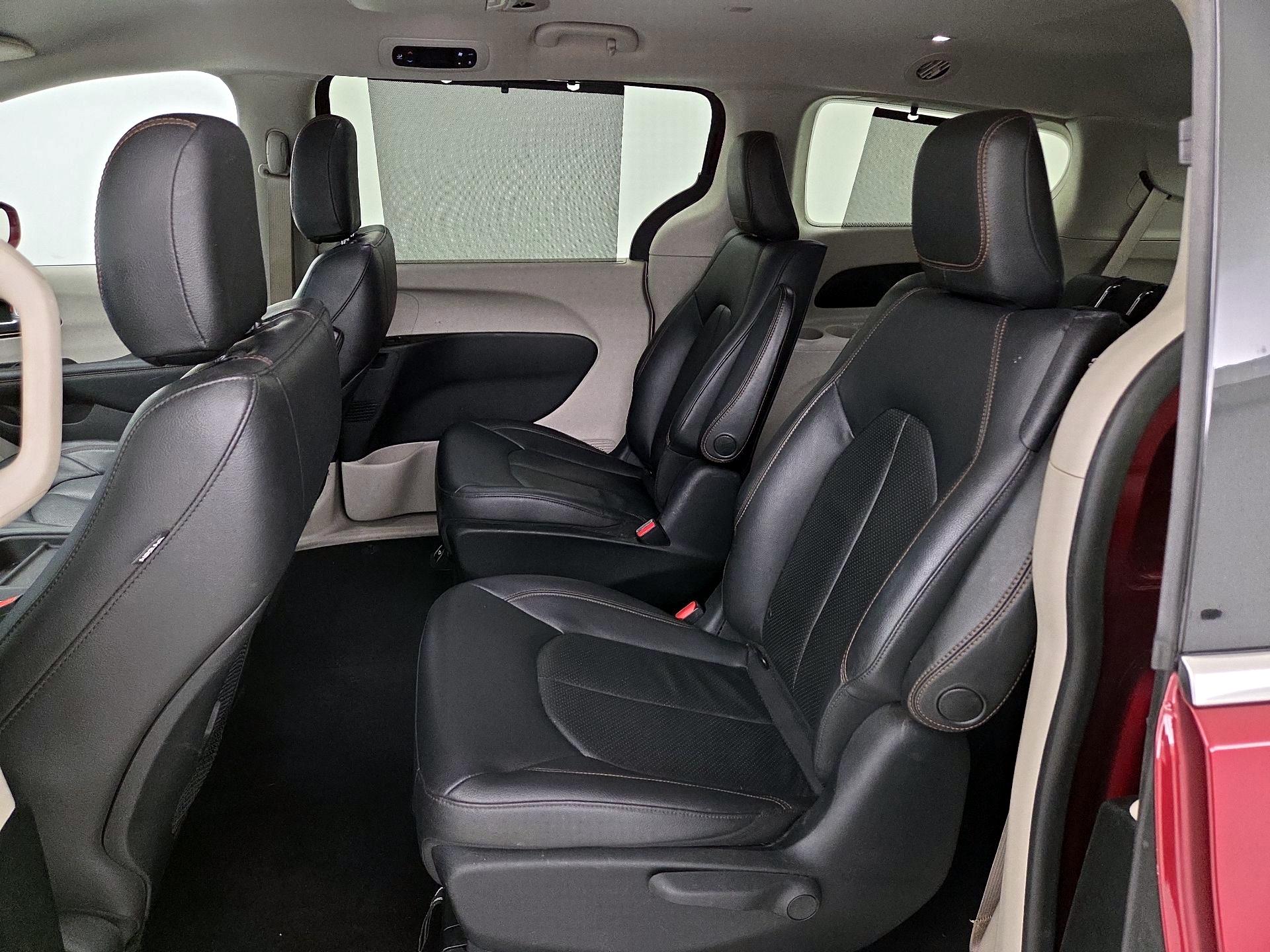 Thumbnail: 2017 Chrysler Pacifica - 19