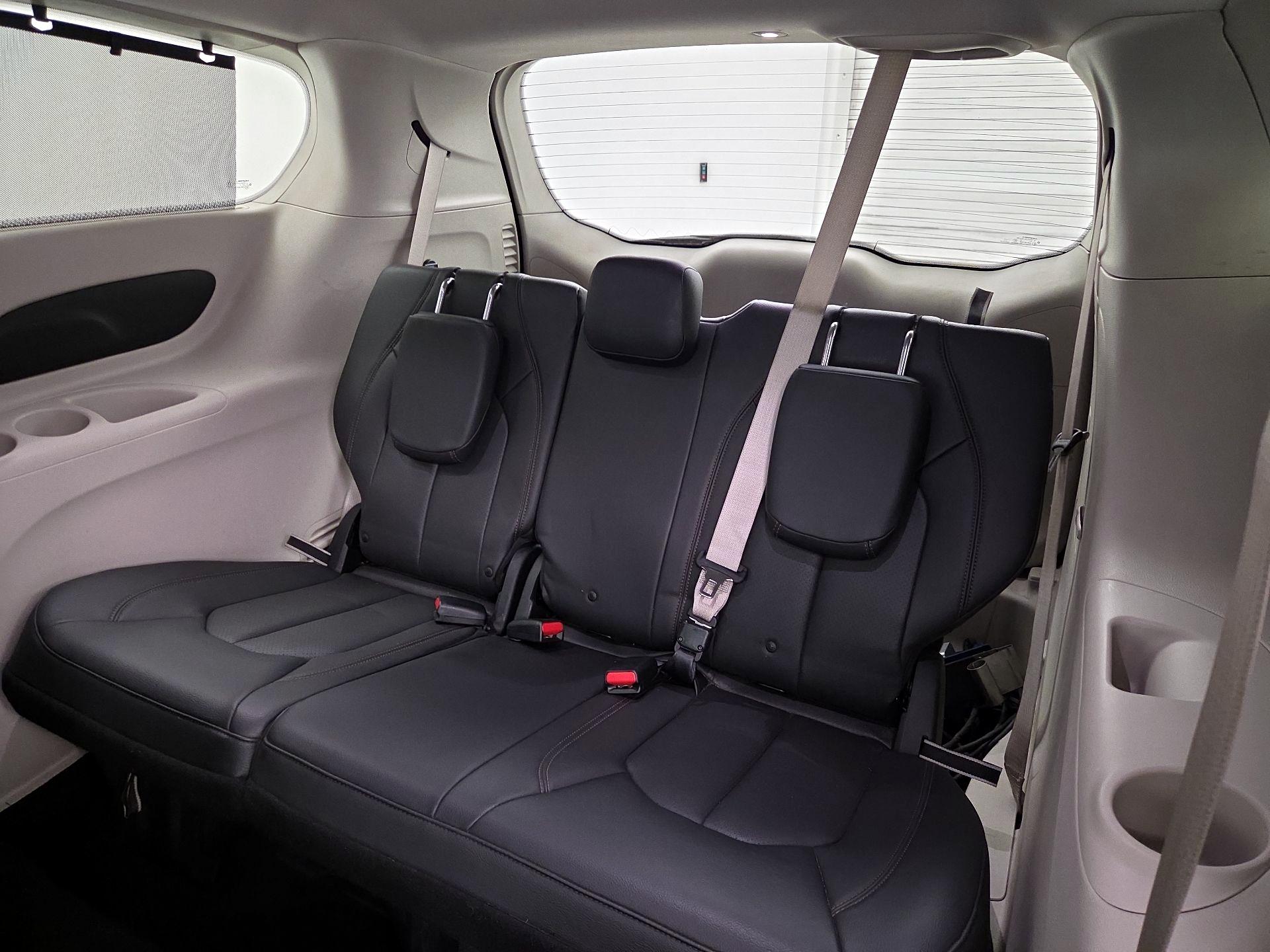 Thumbnail: 2017 Chrysler Pacifica - 20