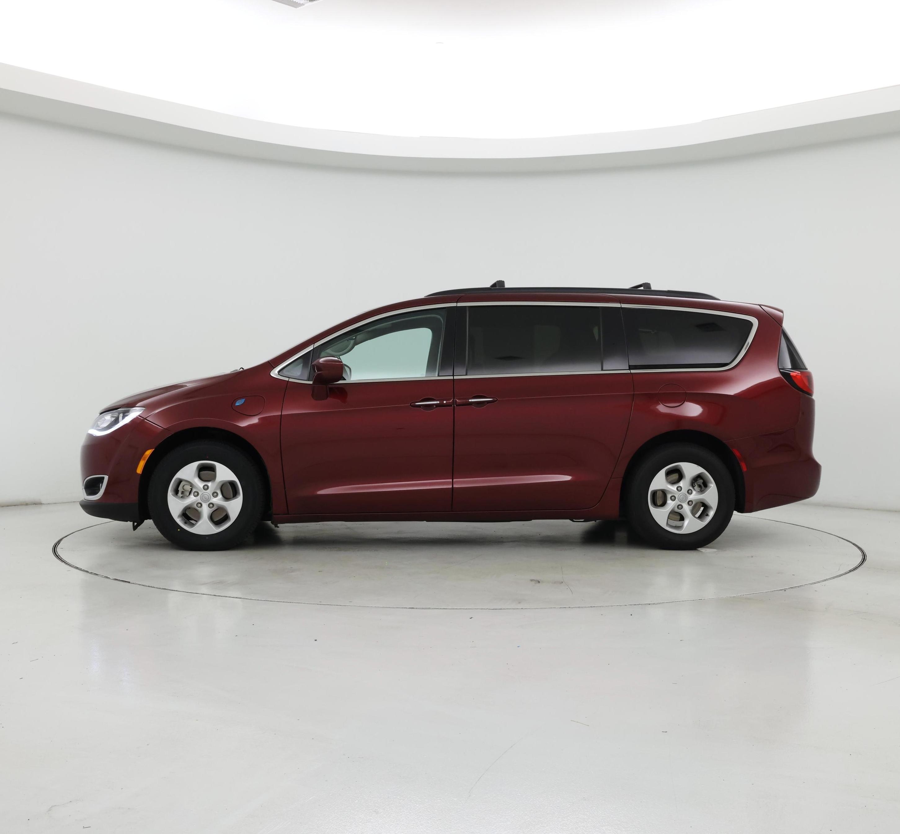 Thumbnail: 2017 Chrysler Pacifica - 3