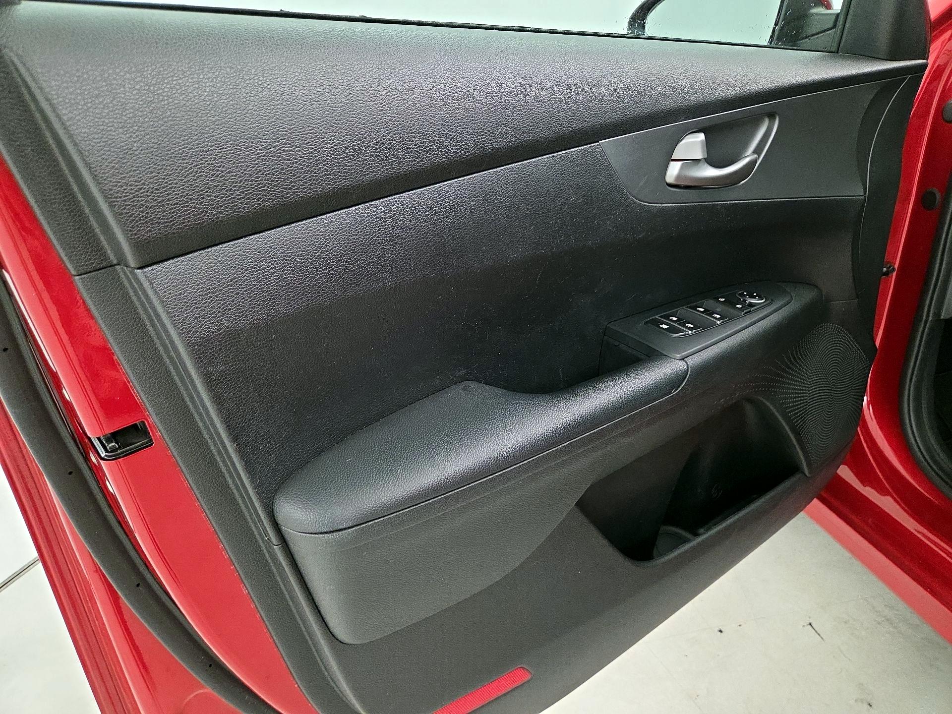 Thumbnail: 2020 Kia Forte - 12
