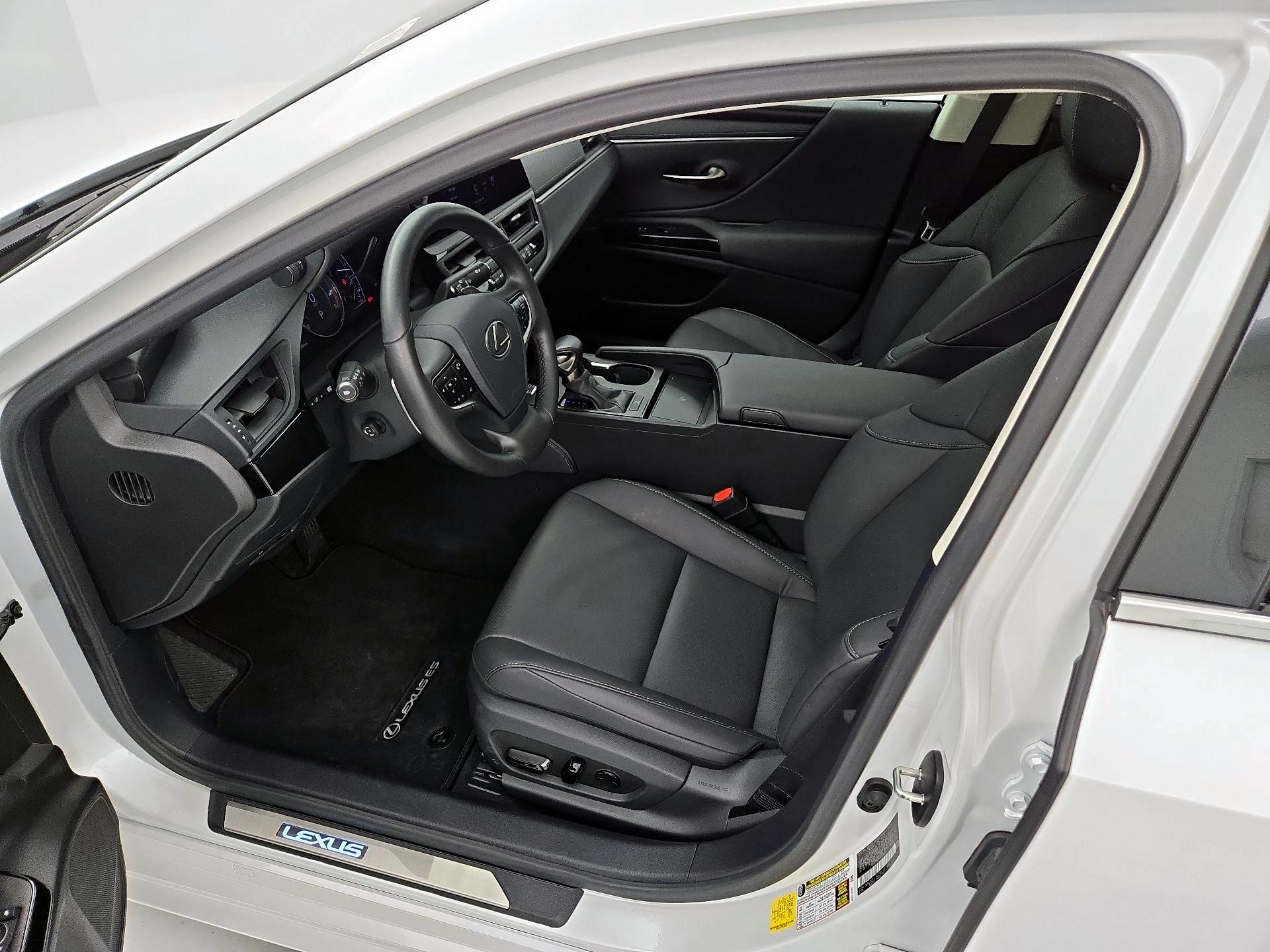 Thumbnail: 2025 Lexus ES - 11