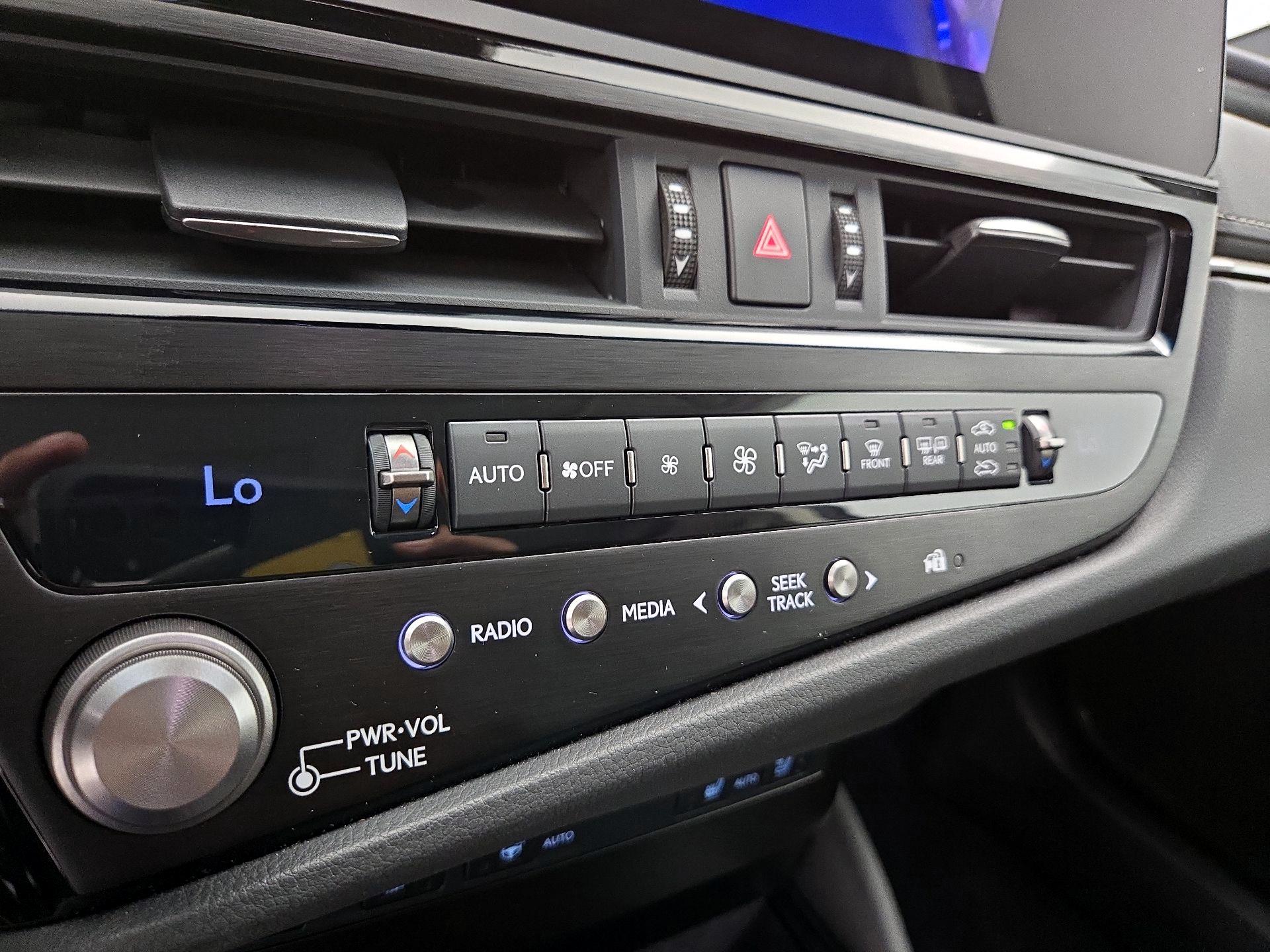 Thumbnail: 2025 Lexus ES - 15