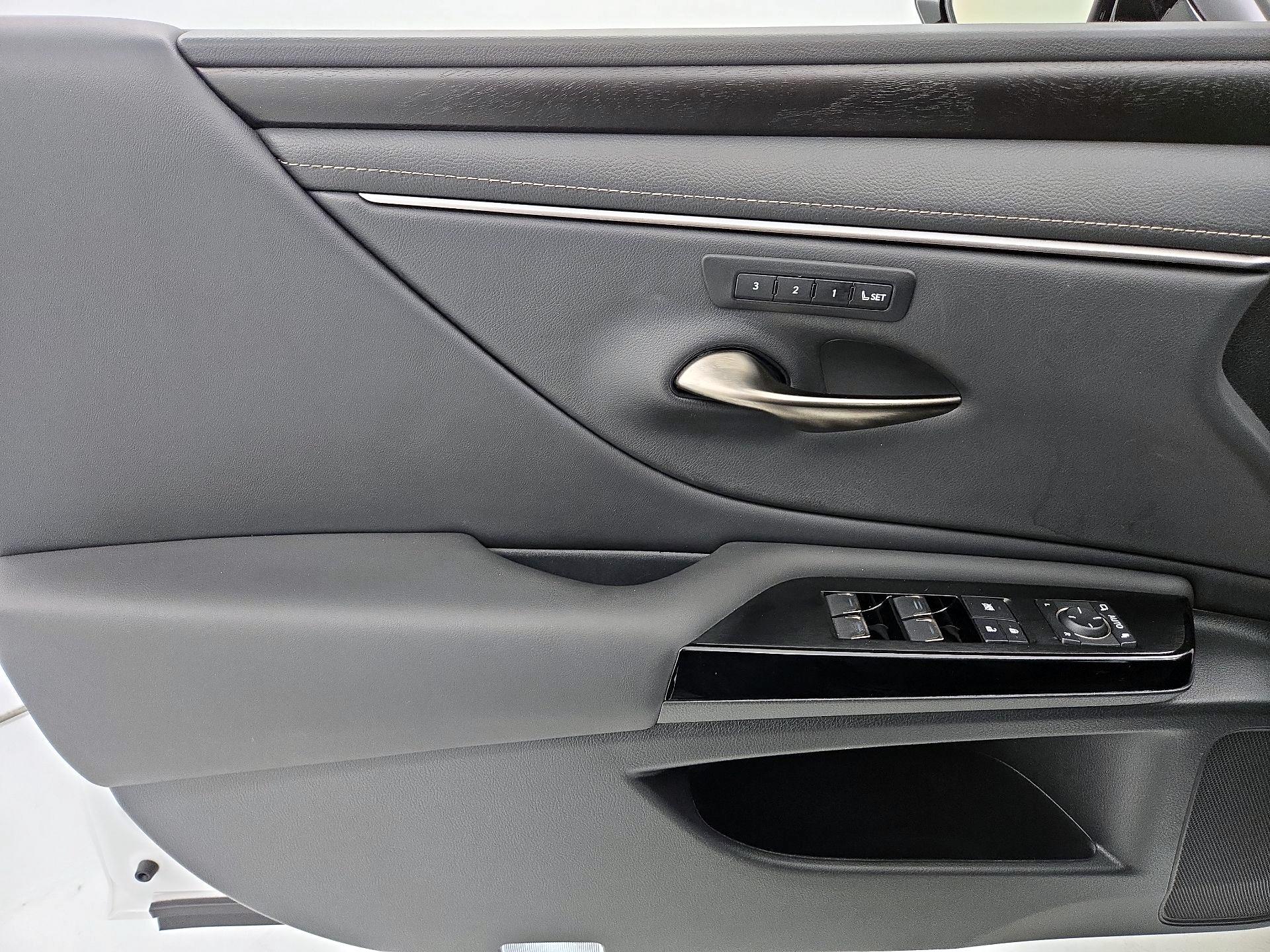 Thumbnail: 2024 Lexus ES - 12