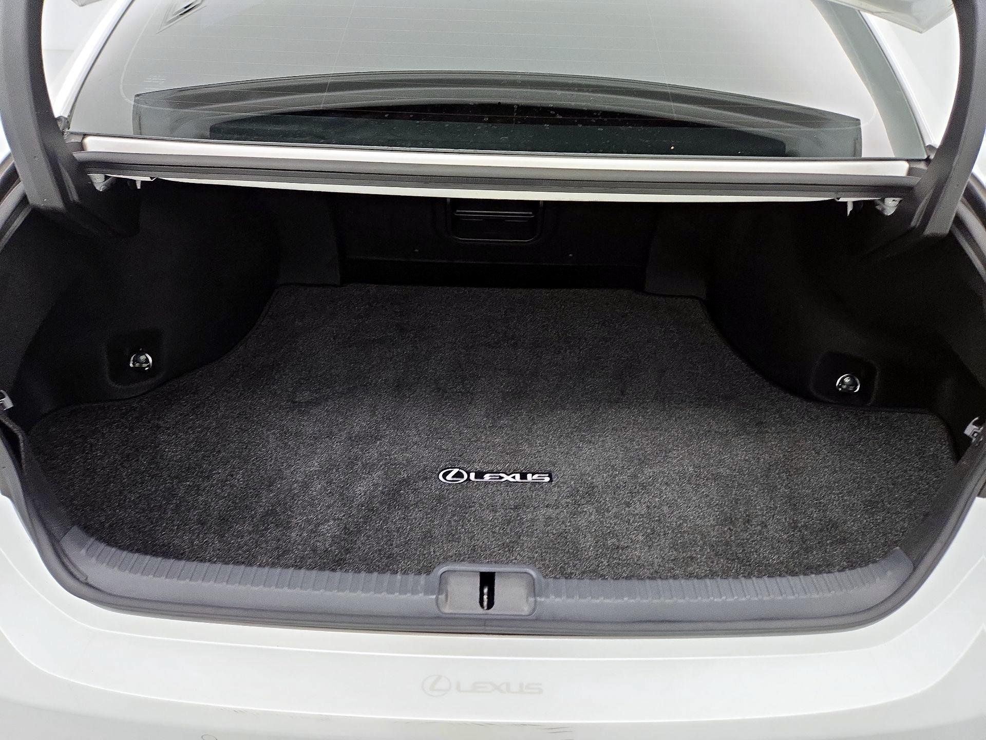 Thumbnail: 2024 Lexus ES - 20