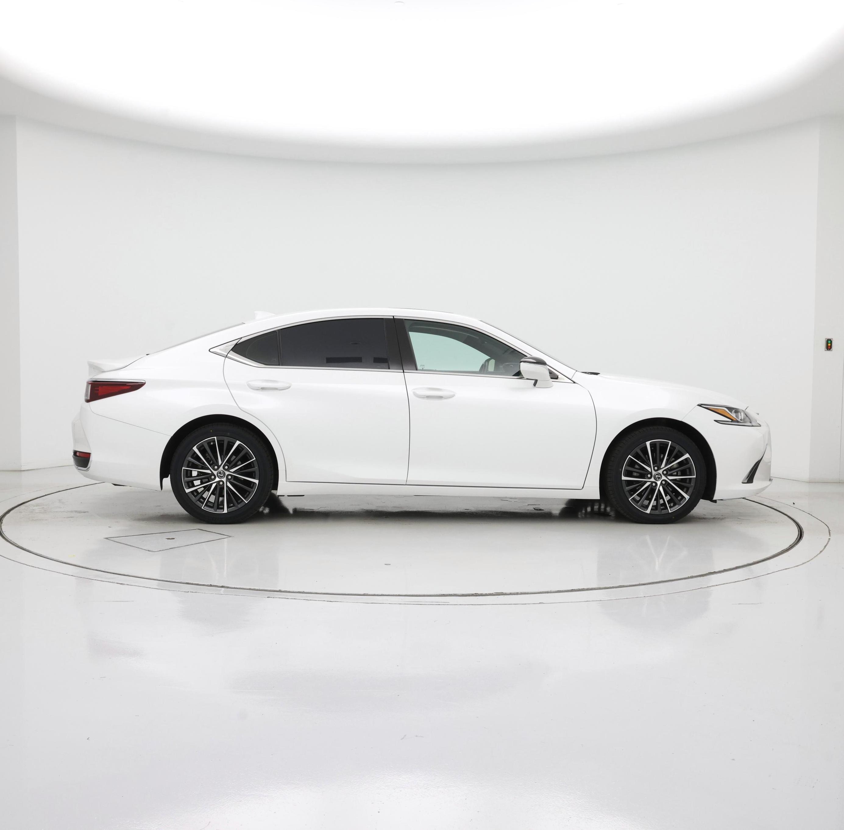 Thumbnail: 2024 Lexus ES - 7