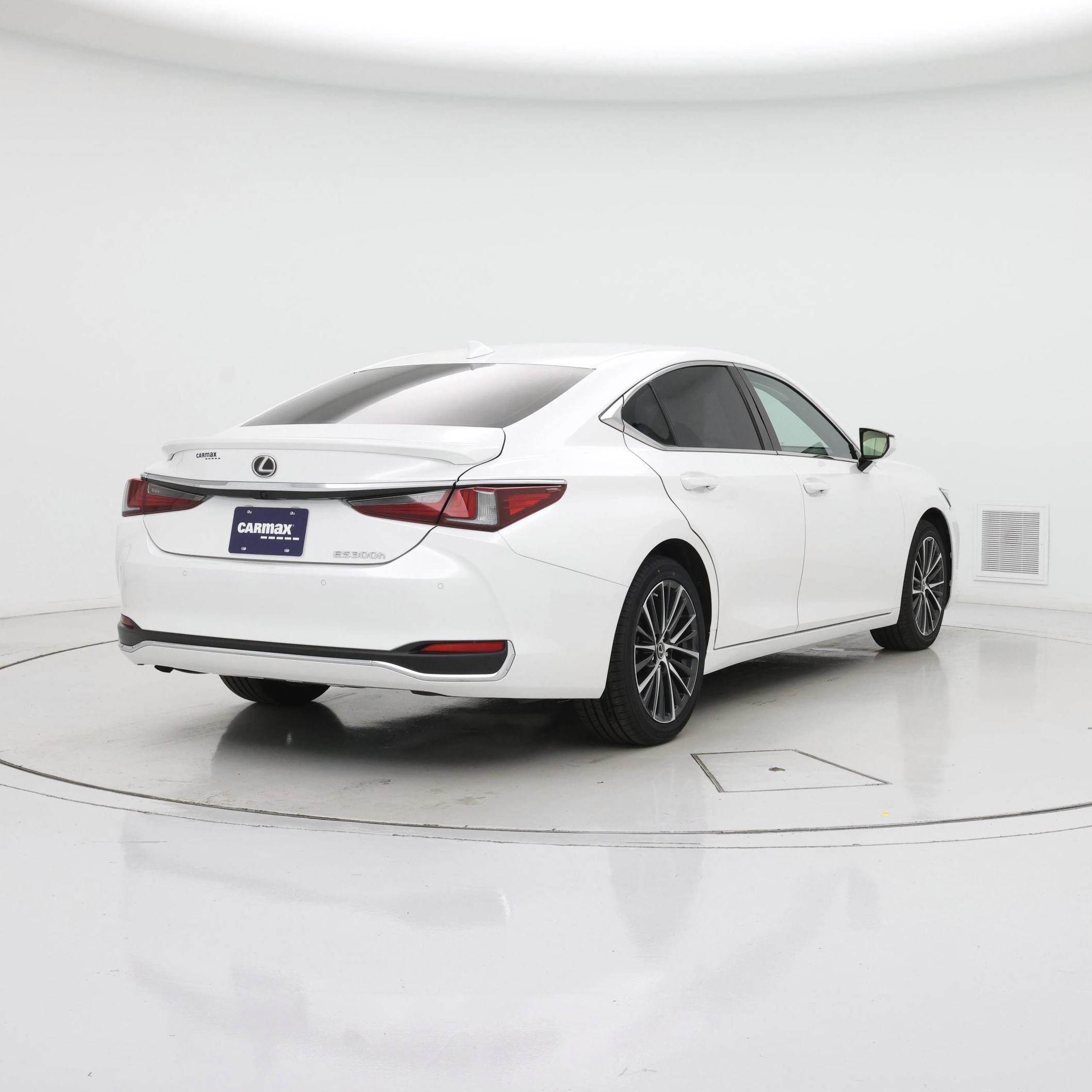 Thumbnail: 2024 Lexus ES - 8