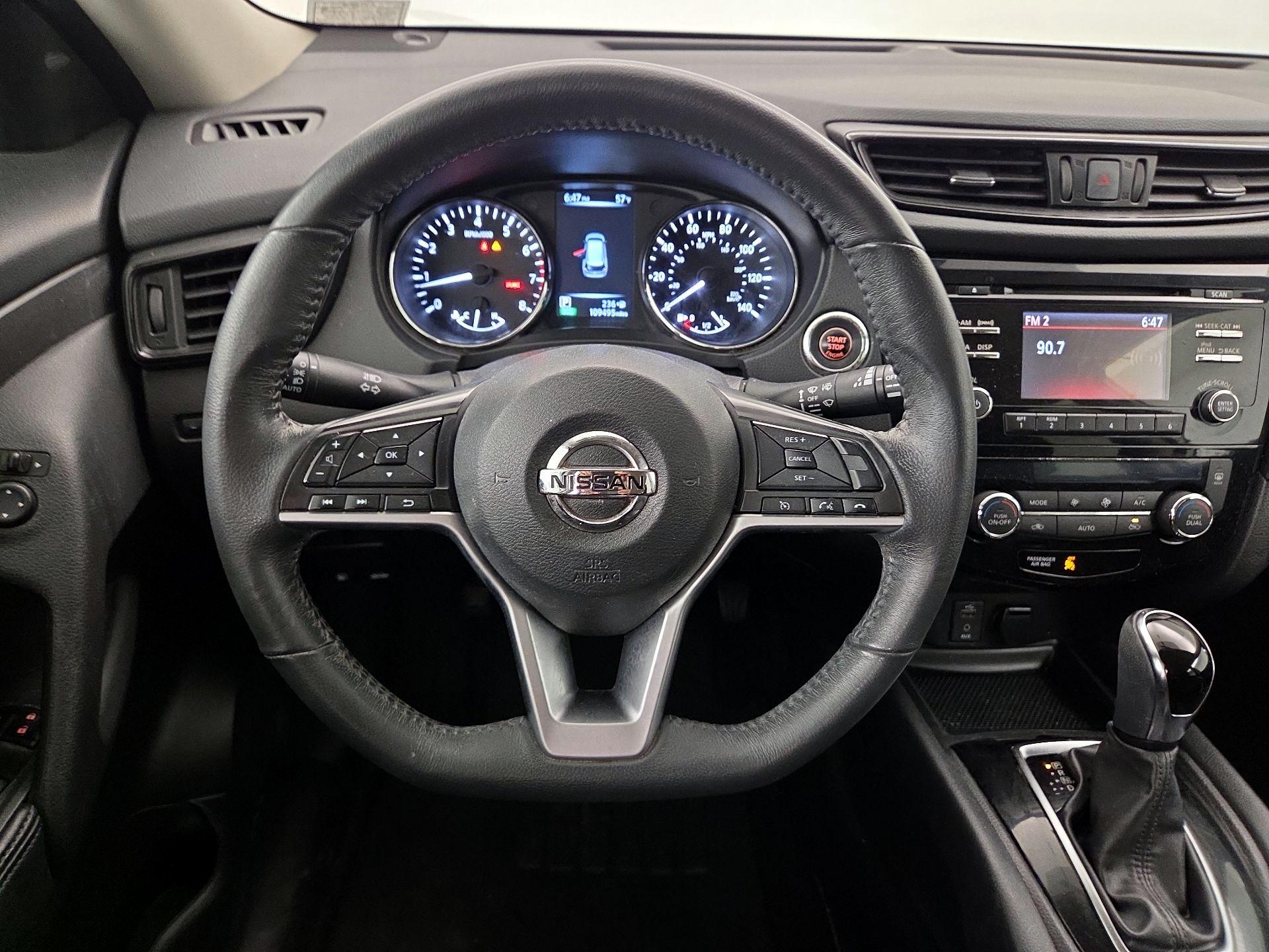 Thumbnail: 2017 Nissan Rogue - 10