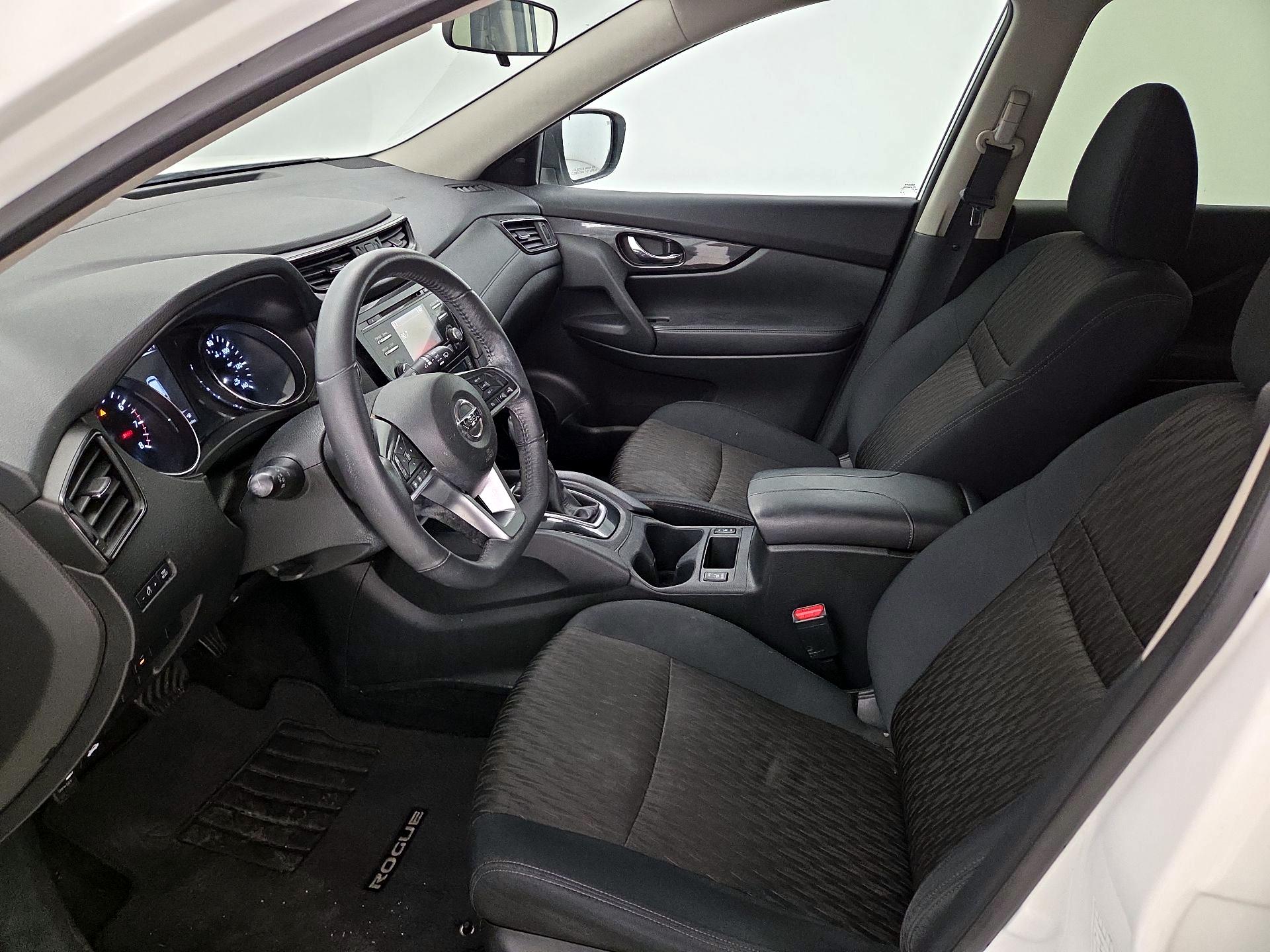 Thumbnail: 2017 Nissan Rogue - 11