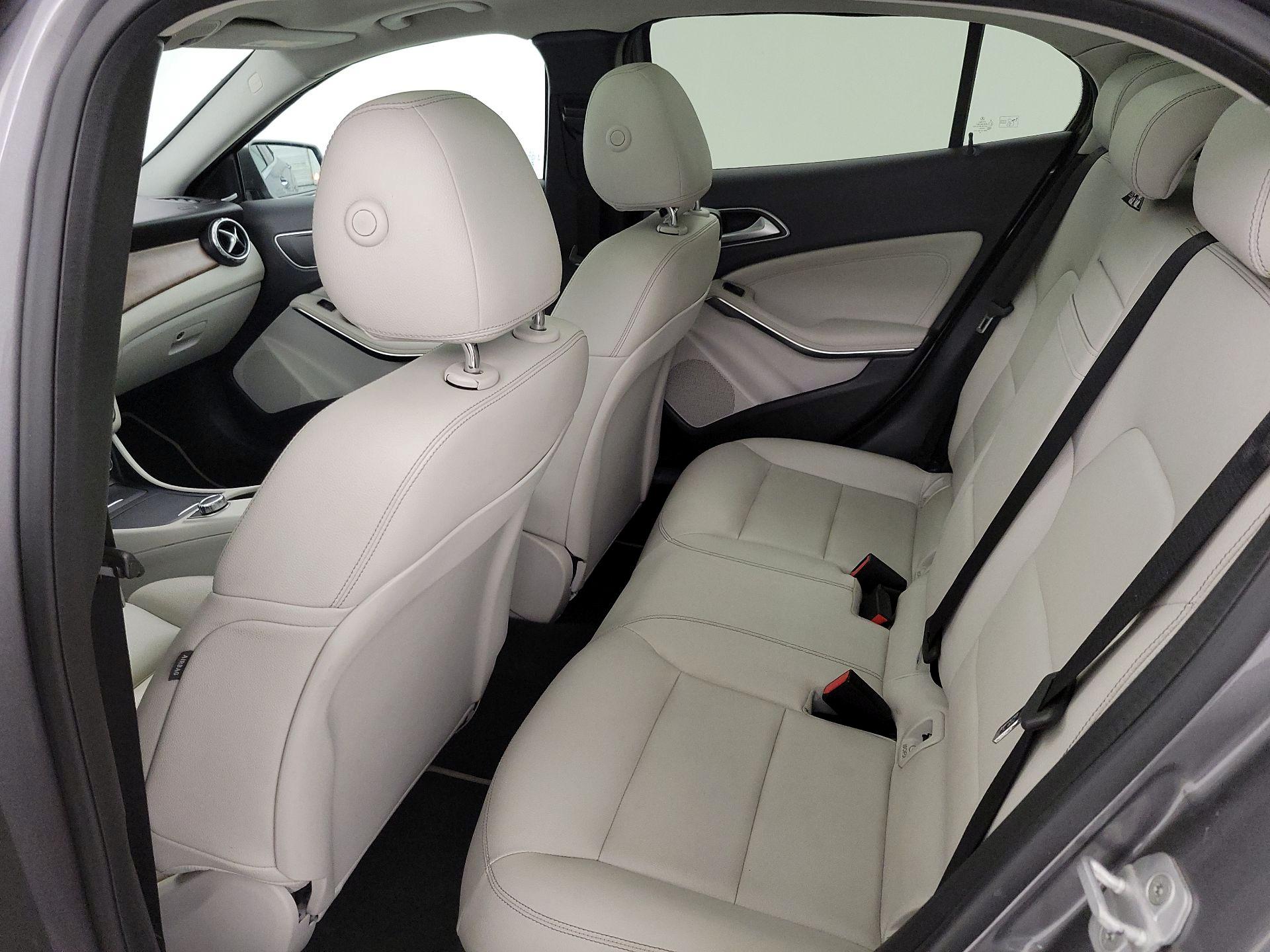 Thumbnail: 2016 Mercedes-Benz GLA - 20