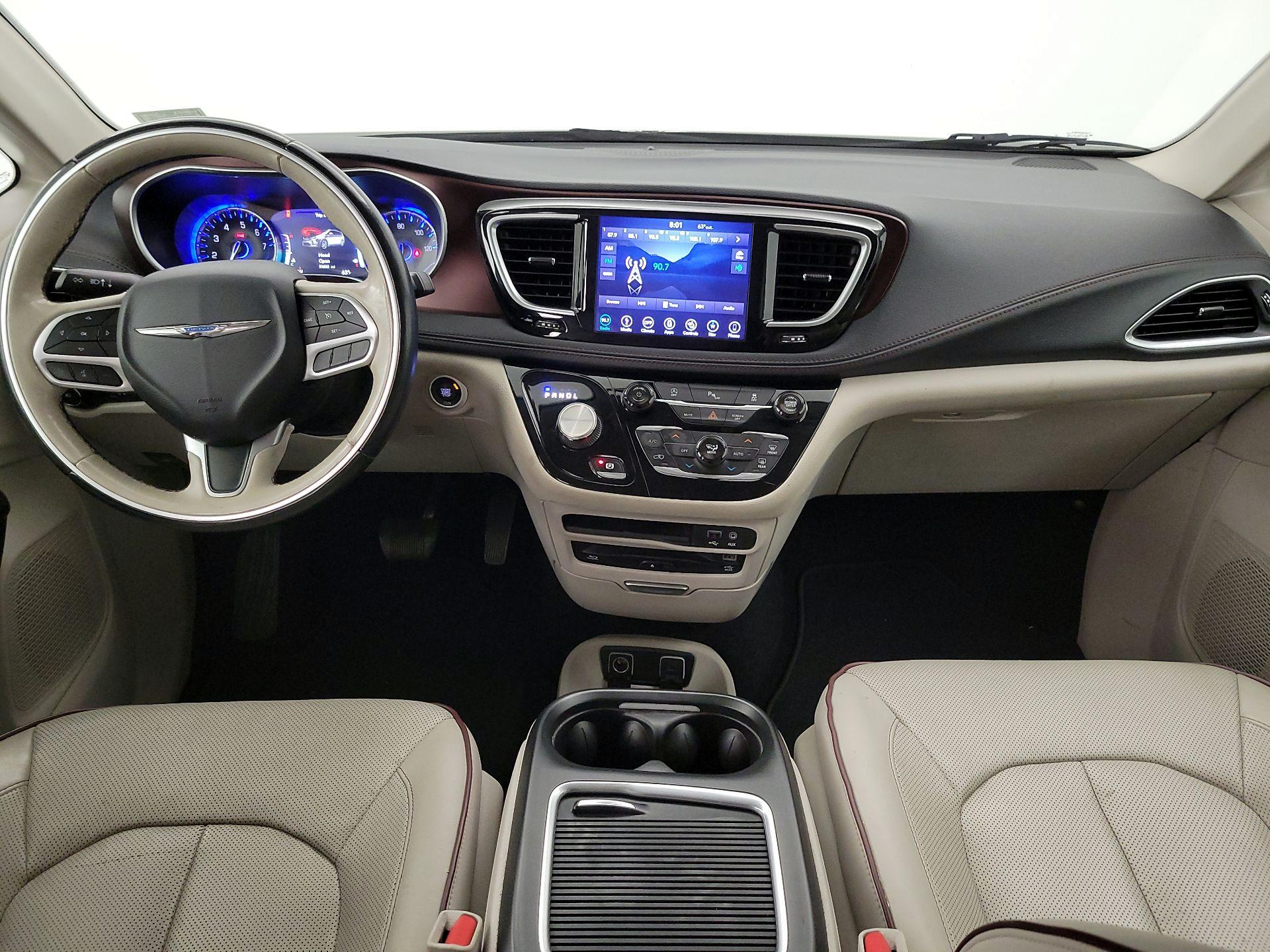 Thumbnail: 2018 Chrysler Pacifica - 9