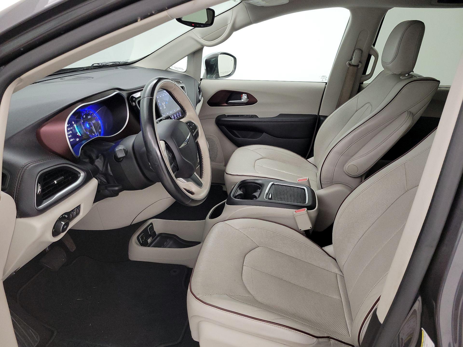 Thumbnail: 2018 Chrysler Pacifica - 11
