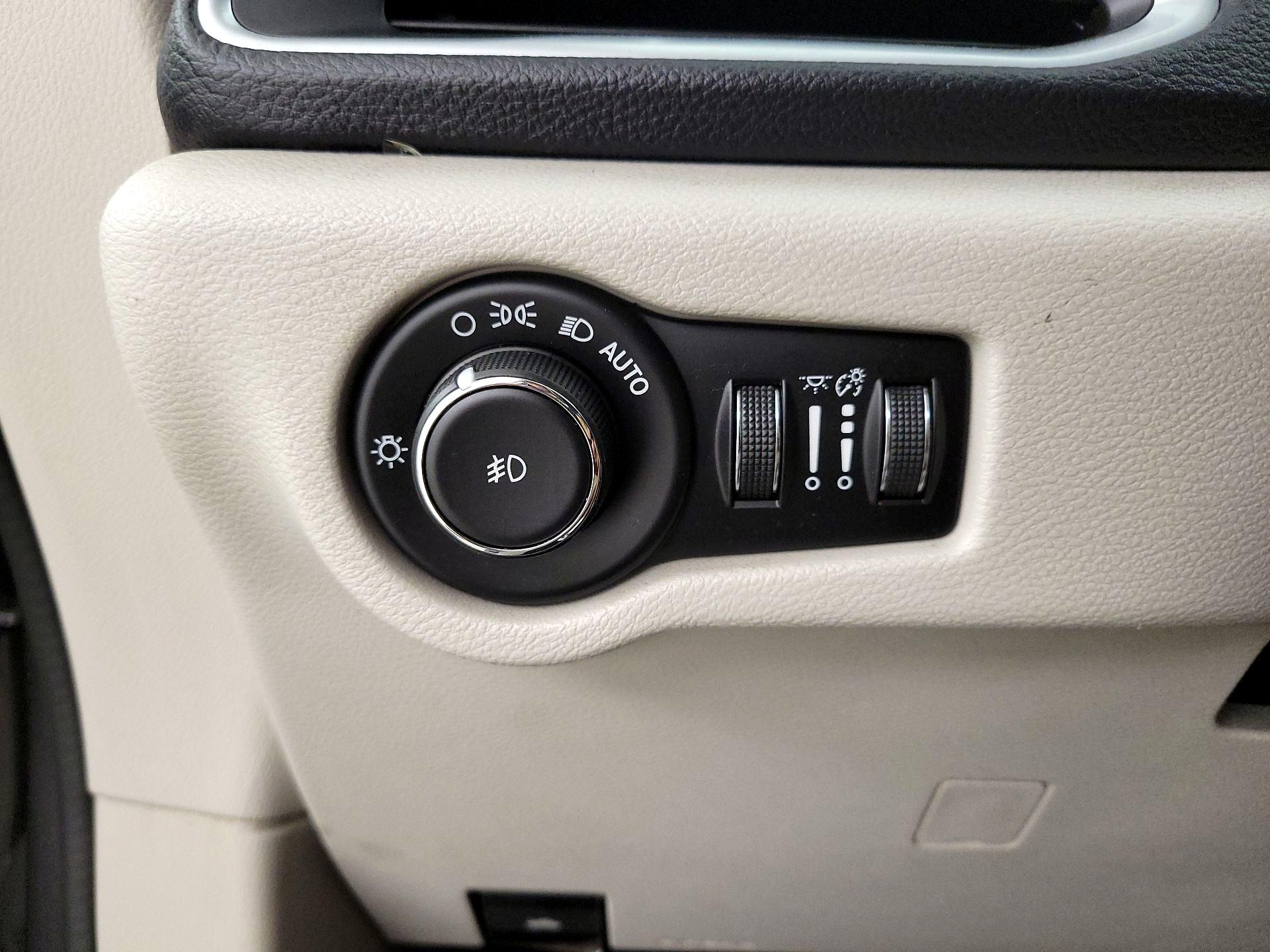 Thumbnail: 2018 Chrysler Pacifica - 13