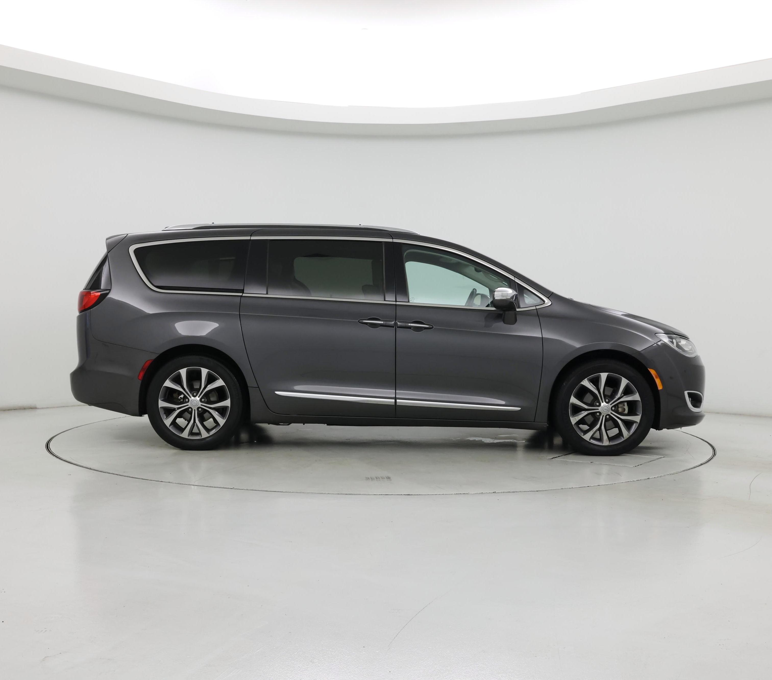 Thumbnail: 2018 Chrysler Pacifica - 7