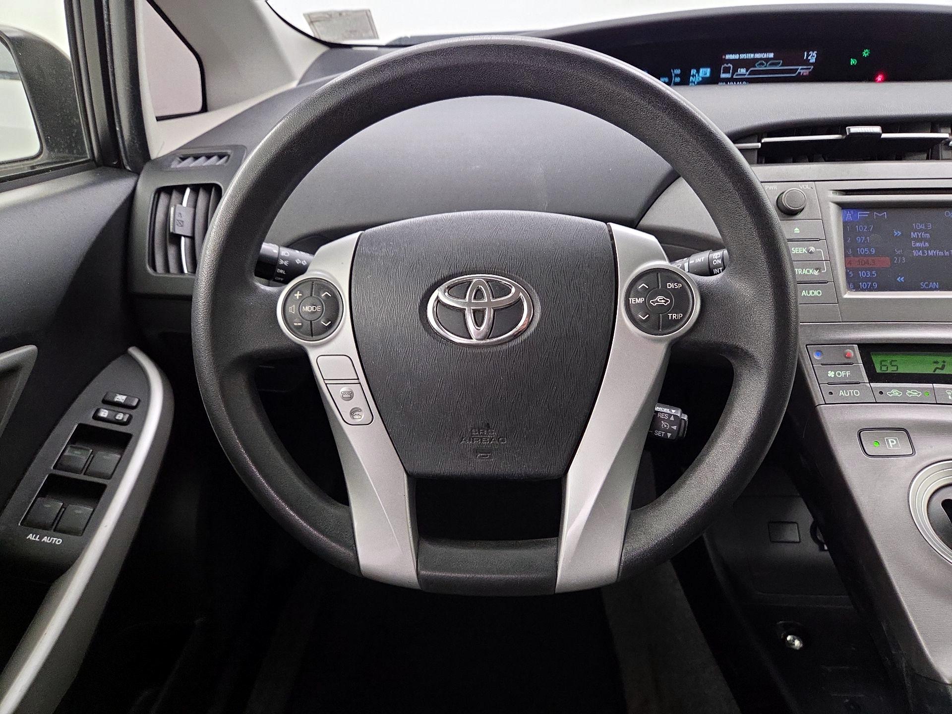 Thumbnail: 2014 Toyota Prius - 10