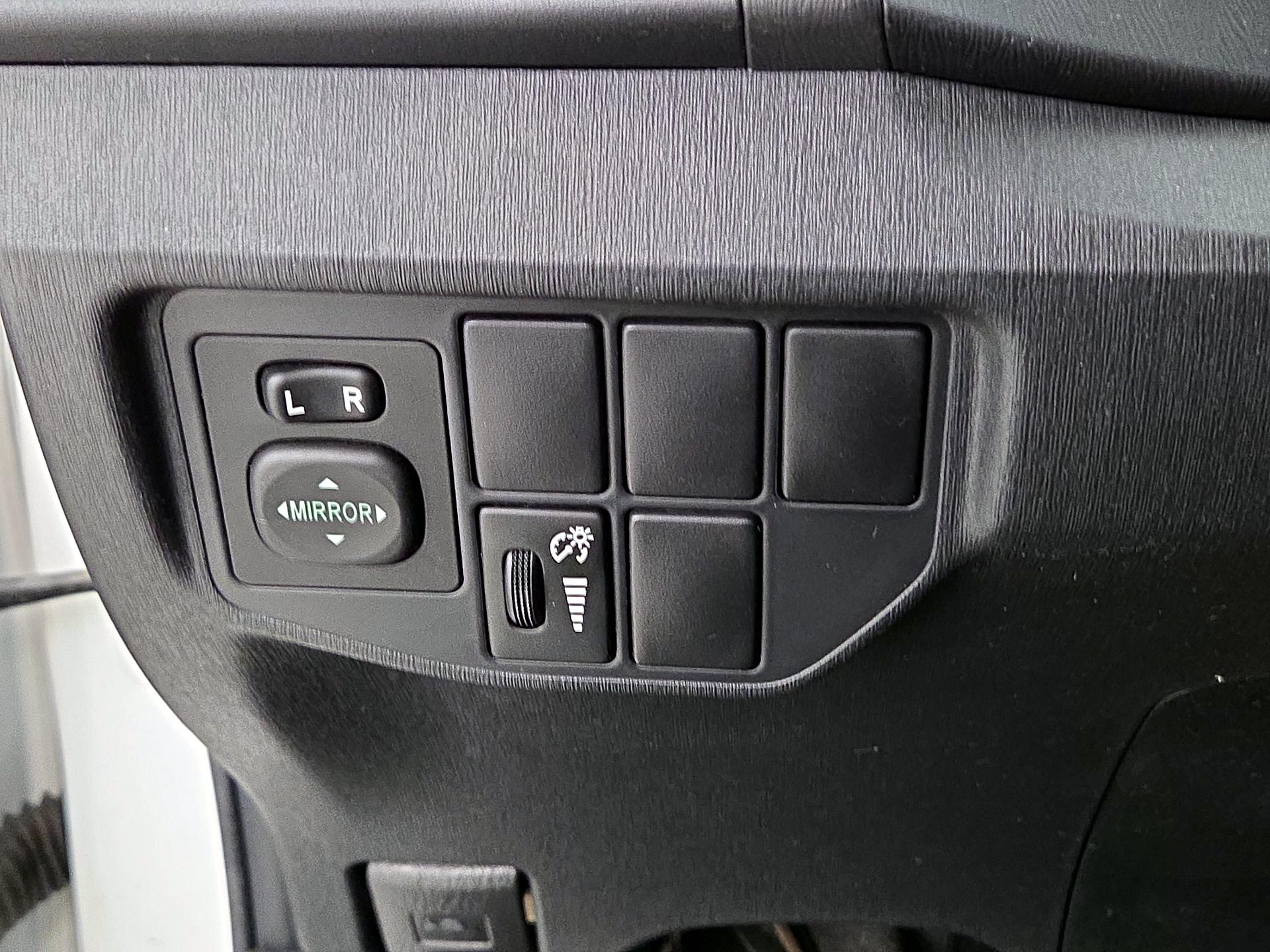 Thumbnail: 2014 Toyota Prius - 13