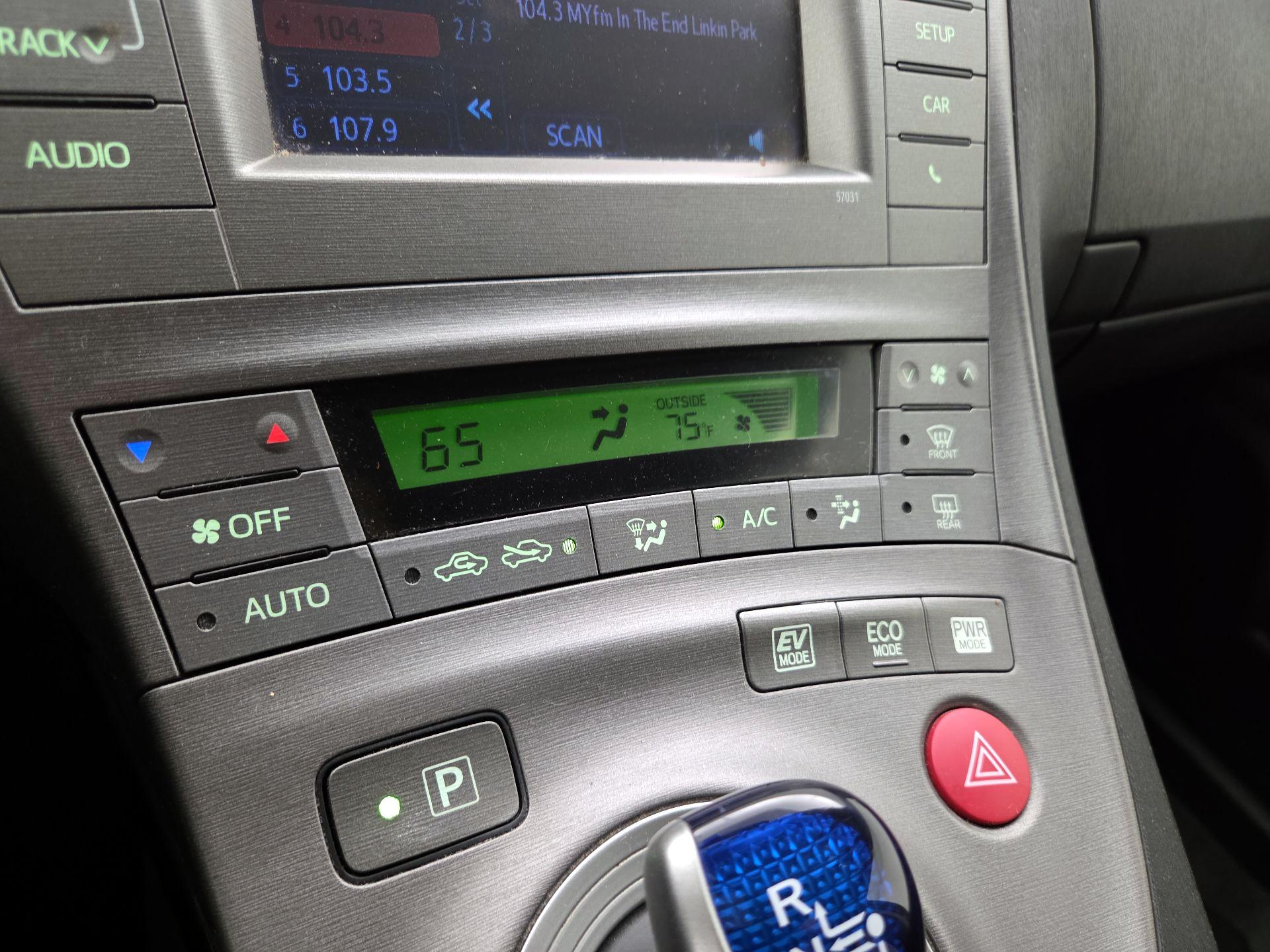 Thumbnail: 2014 Toyota Prius - 15