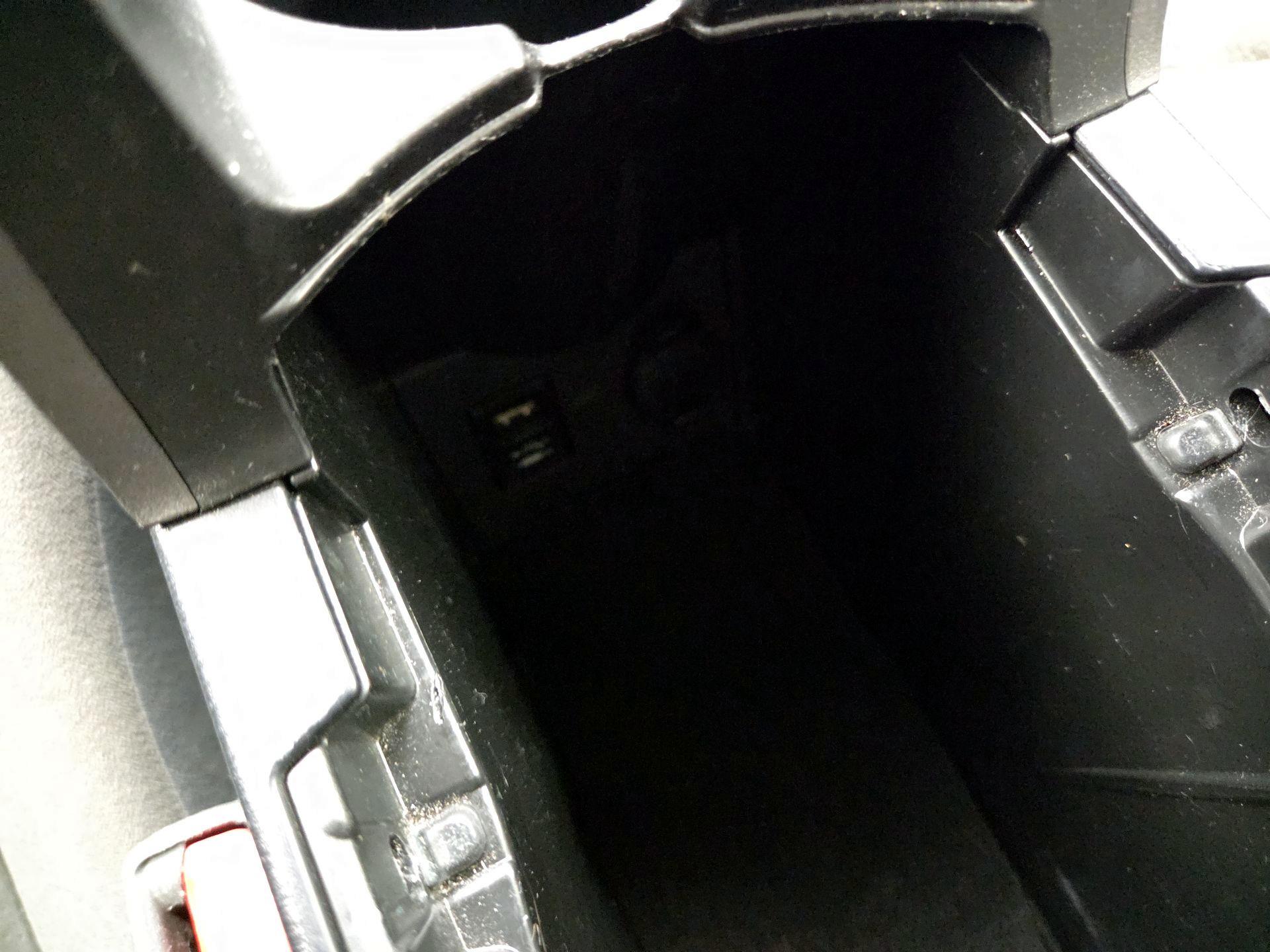 Thumbnail: 2014 Toyota Prius - 17