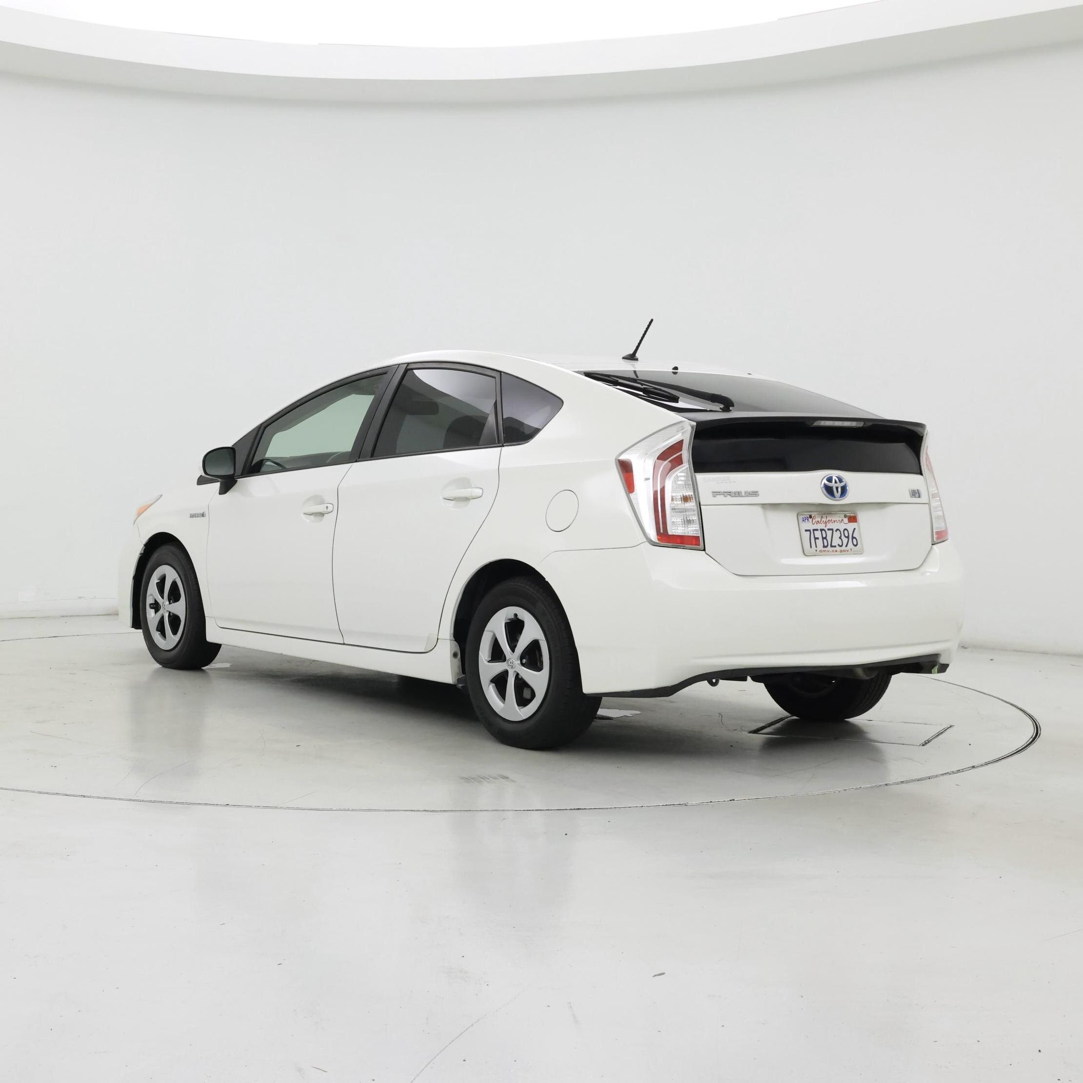 Thumbnail: 2014 Toyota Prius - 2
