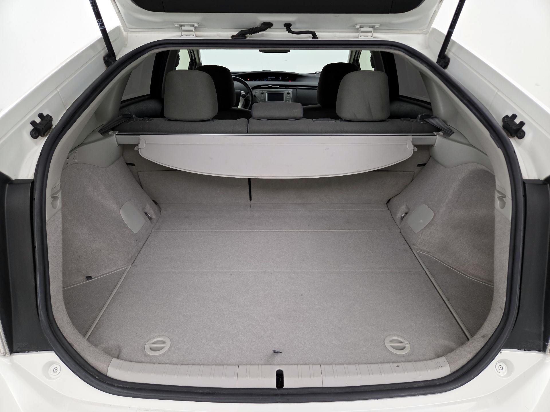 Thumbnail: 2014 Toyota Prius - 19