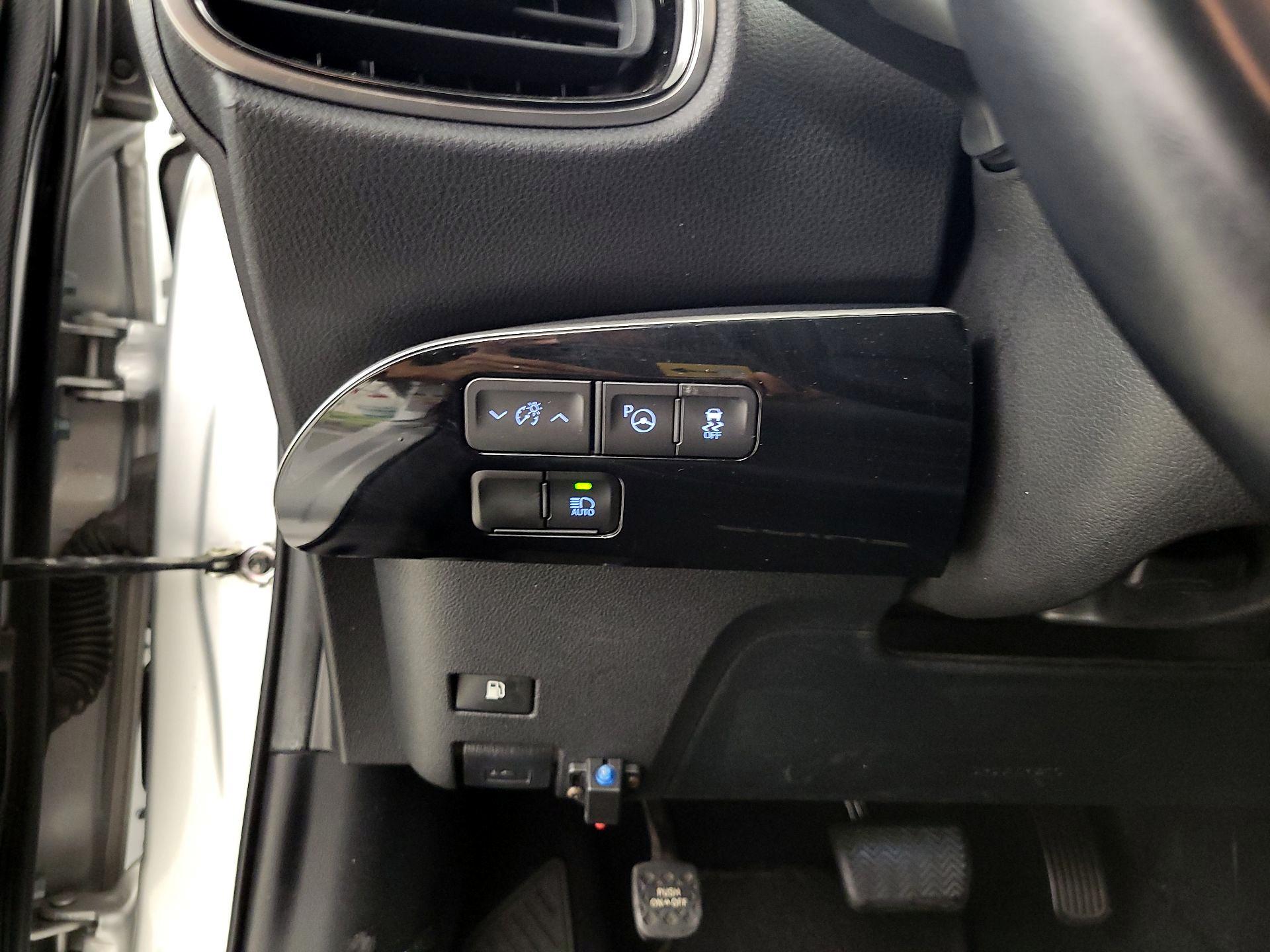 Thumbnail: 2019 Toyota Prius - 13