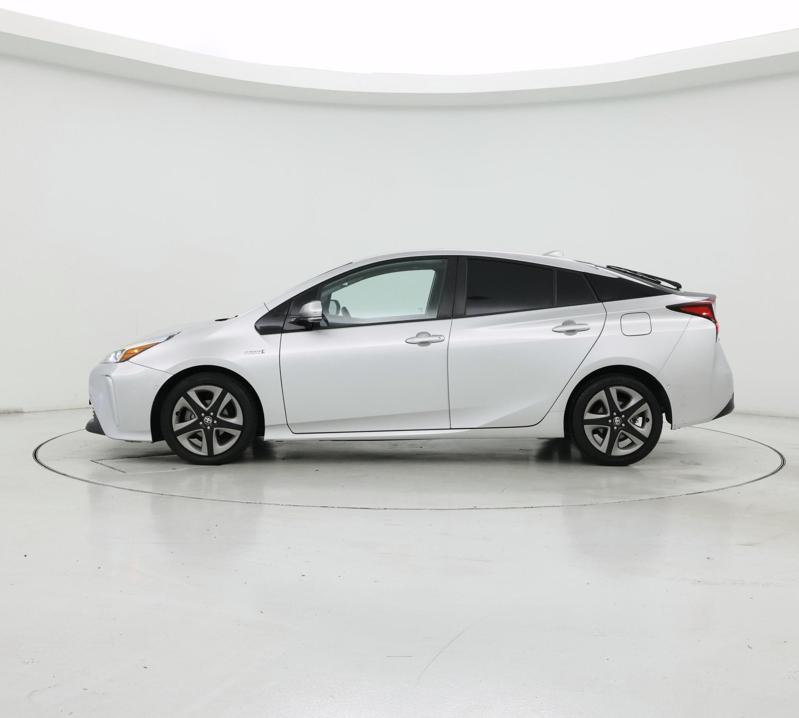 Thumbnail: 2019 Toyota Prius - 3