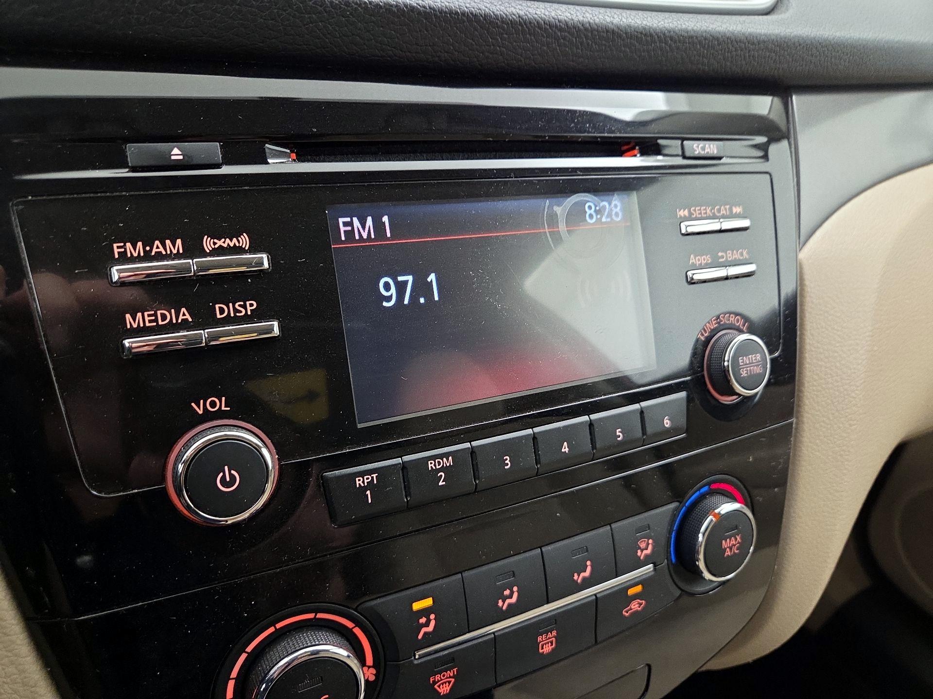 Thumbnail: 2016 Nissan Rogue - 16