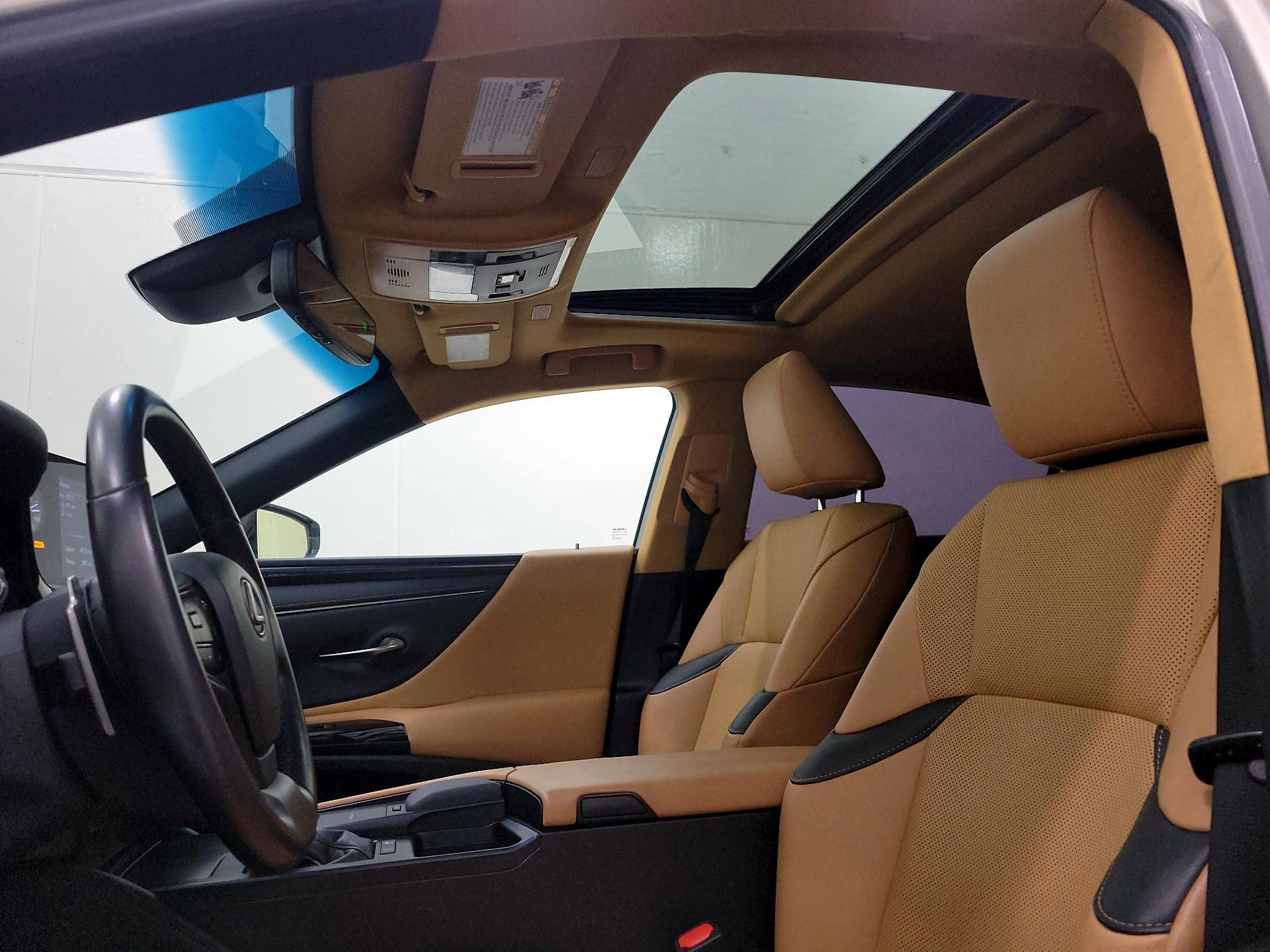 Thumbnail: 2022 Lexus ES - 19
