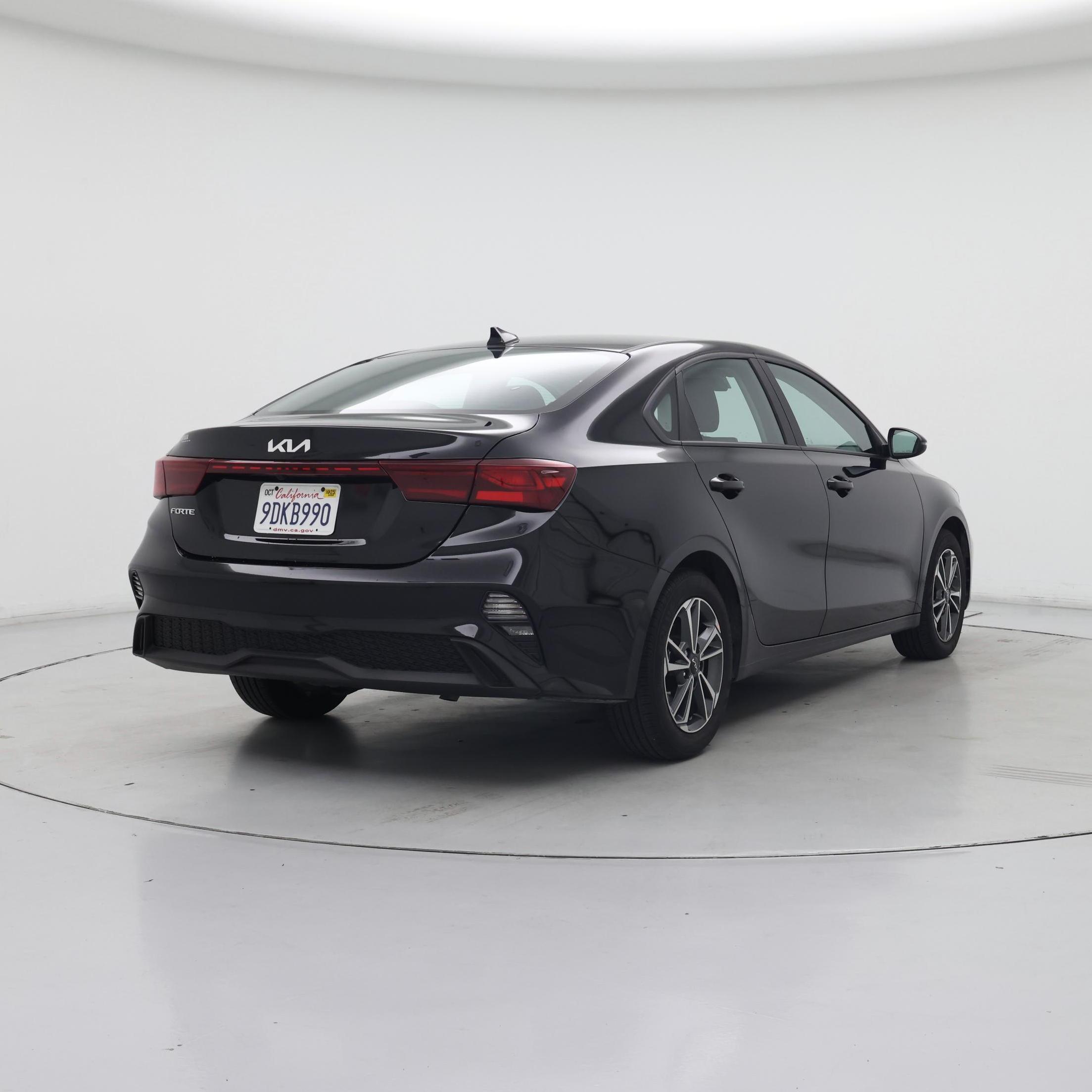 Thumbnail: 2023 Kia Forte - 8