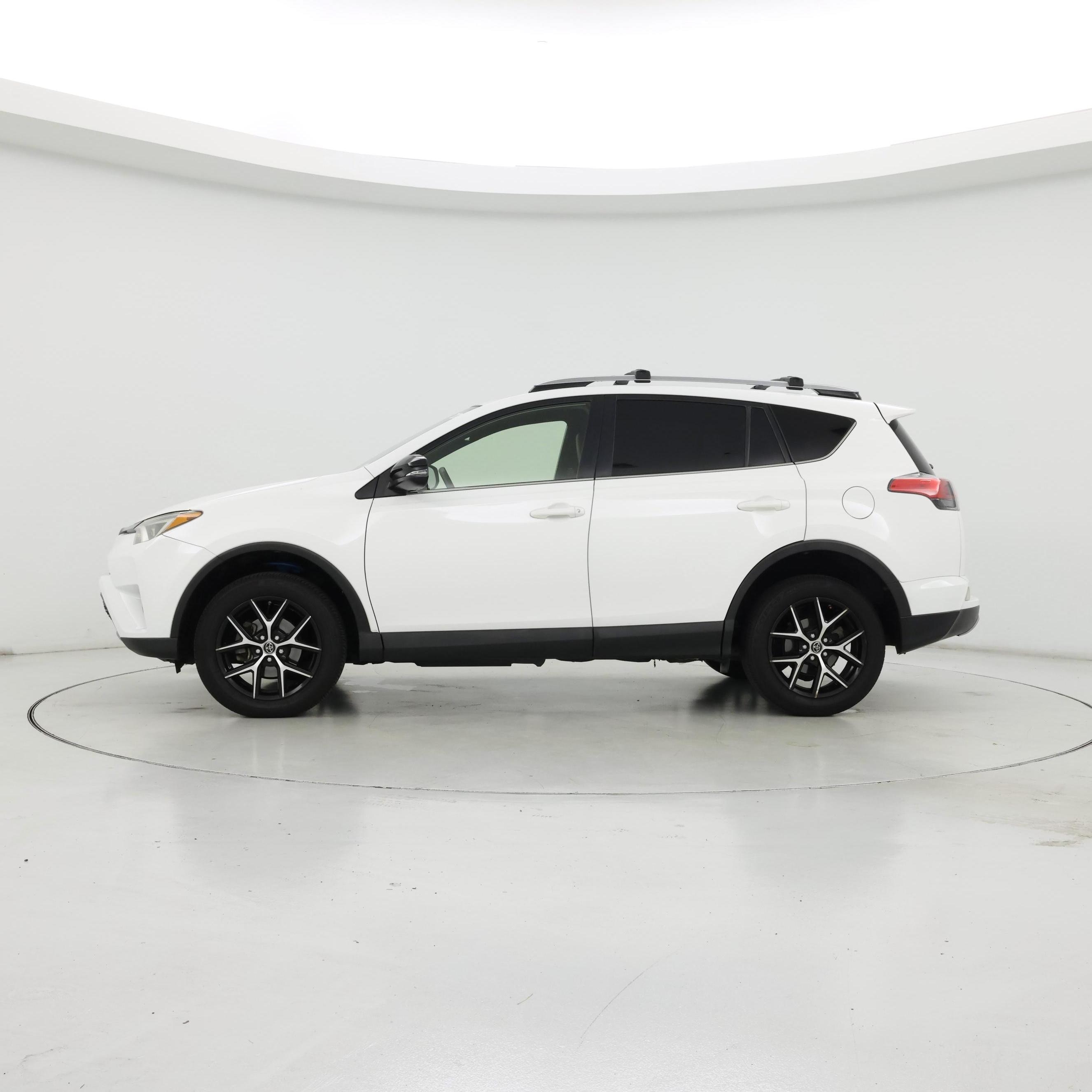 Thumbnail: 2017 Toyota RAV4 - 3